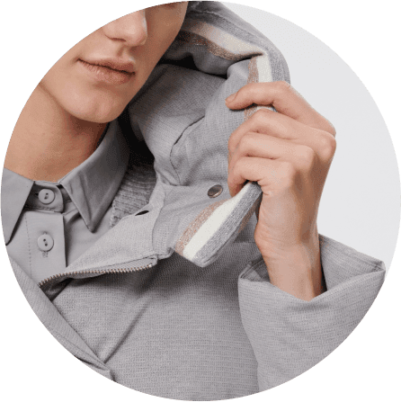 пуховое пальто из фактурной серой ткани