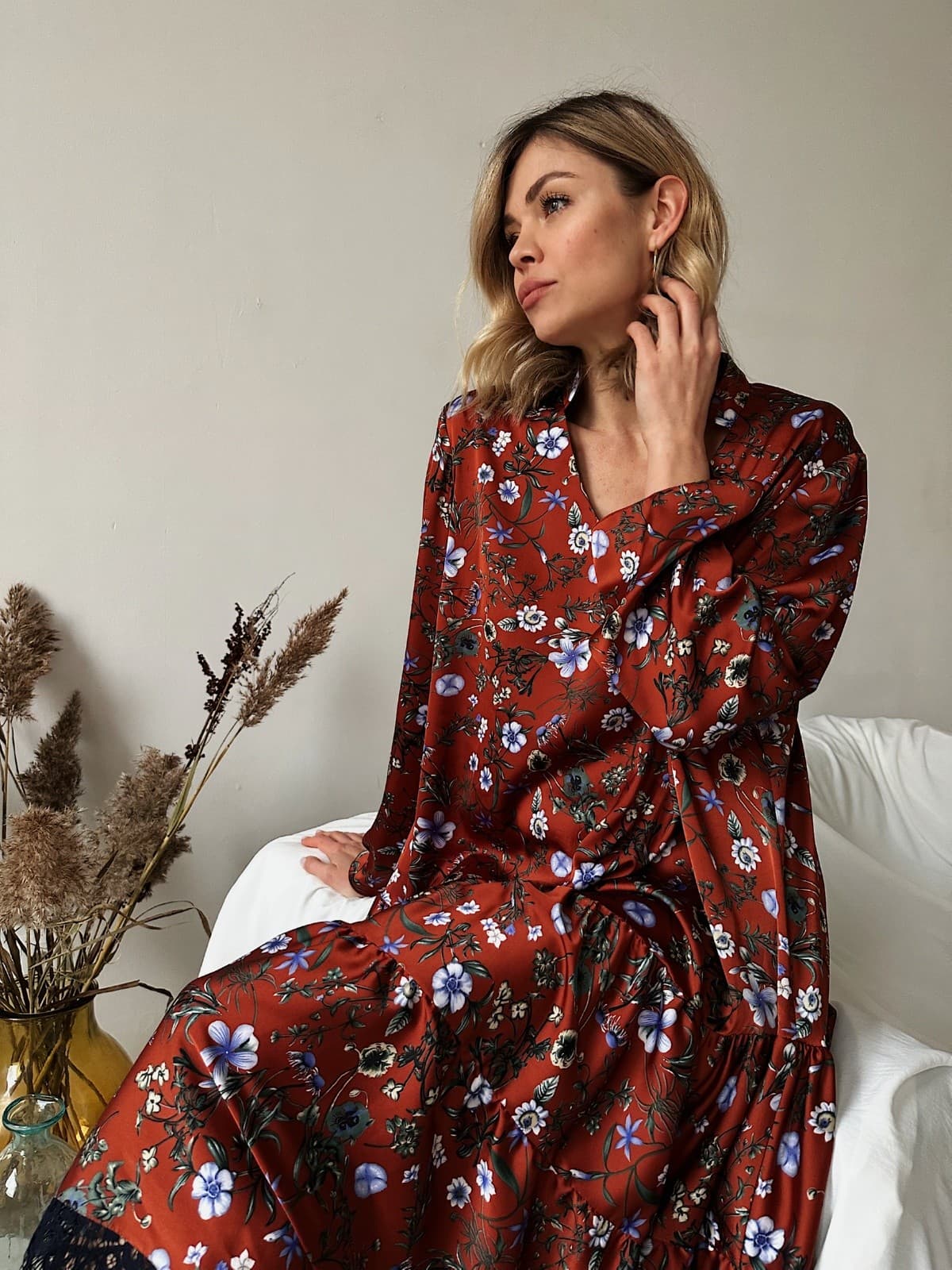 платье а-силуэта с кружевом