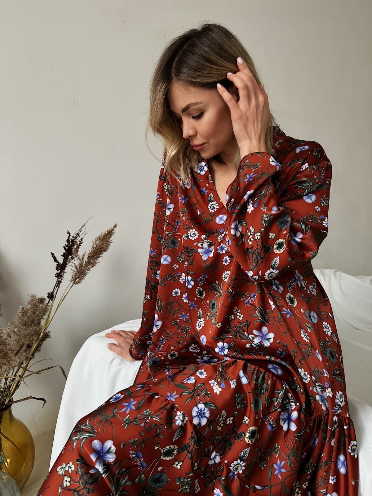 платье а-силуэта с кружевом