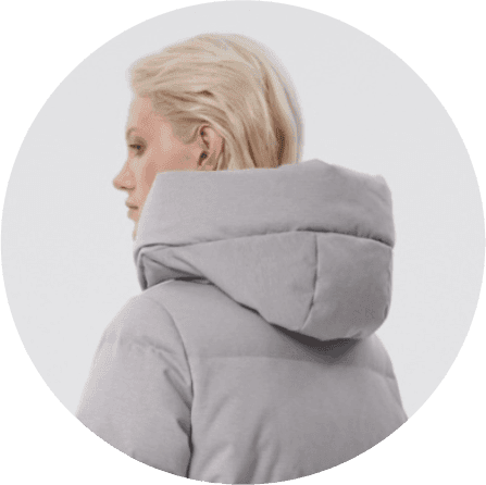 пуховое пальто из фактурной серой ткани