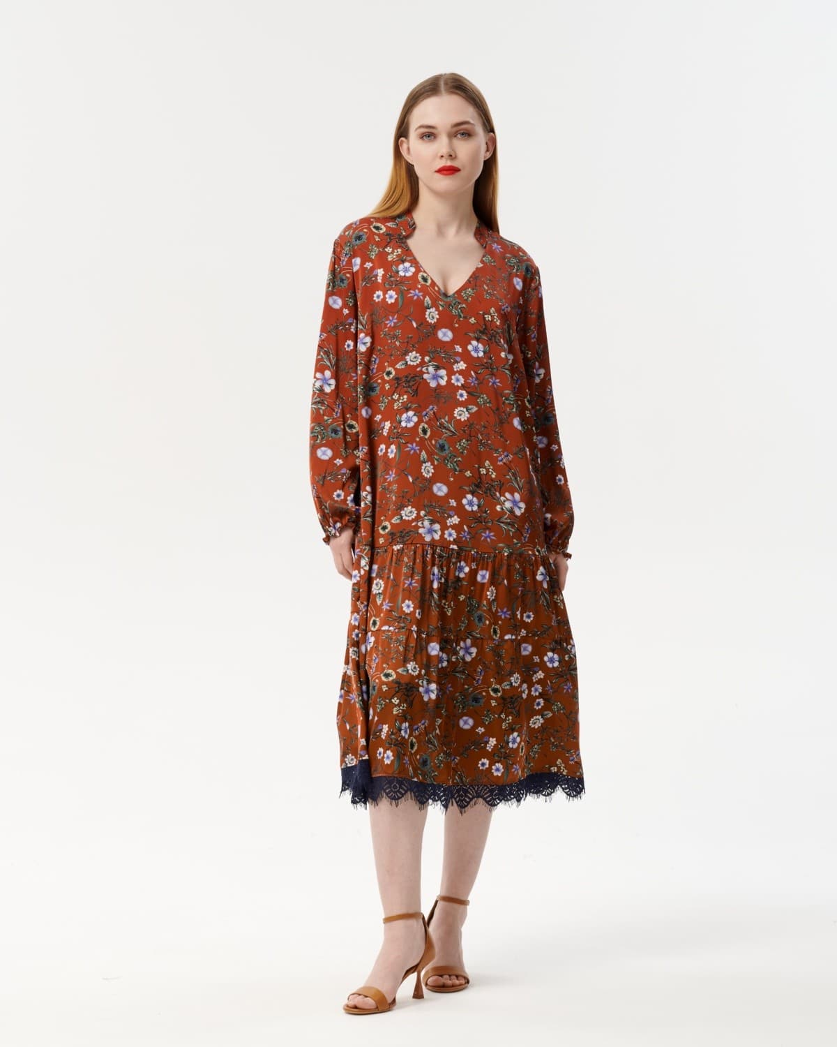 платье а-силуэта с кружевом