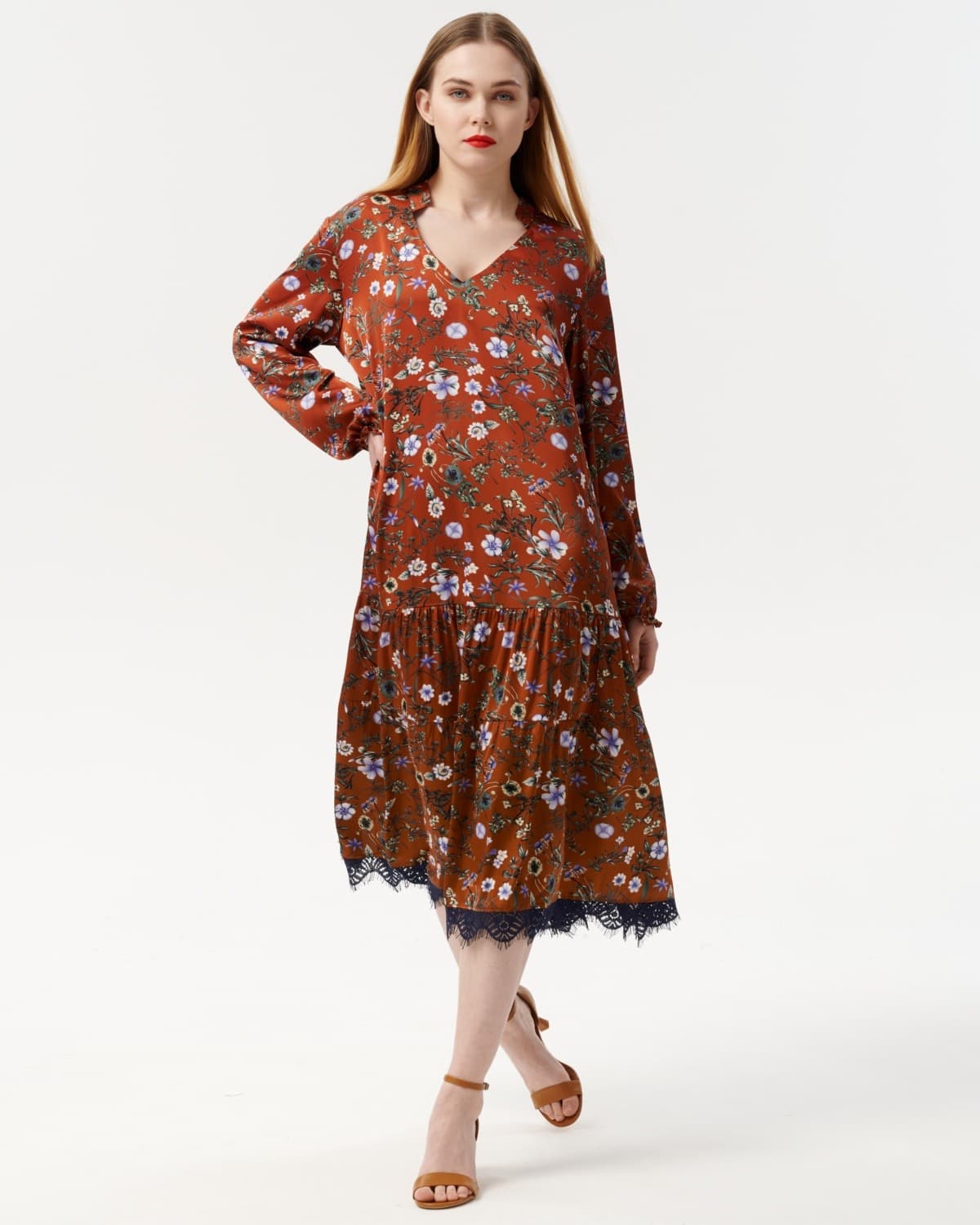 платье а-силуэта с кружевом