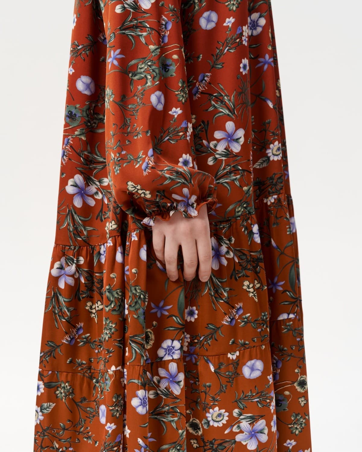 платье а-силуэта с кружевом