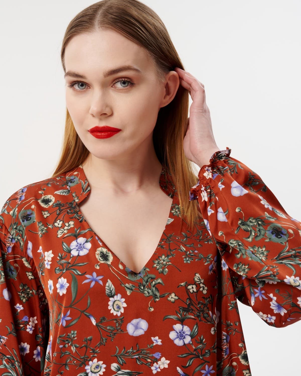 платье а-силуэта с кружевом