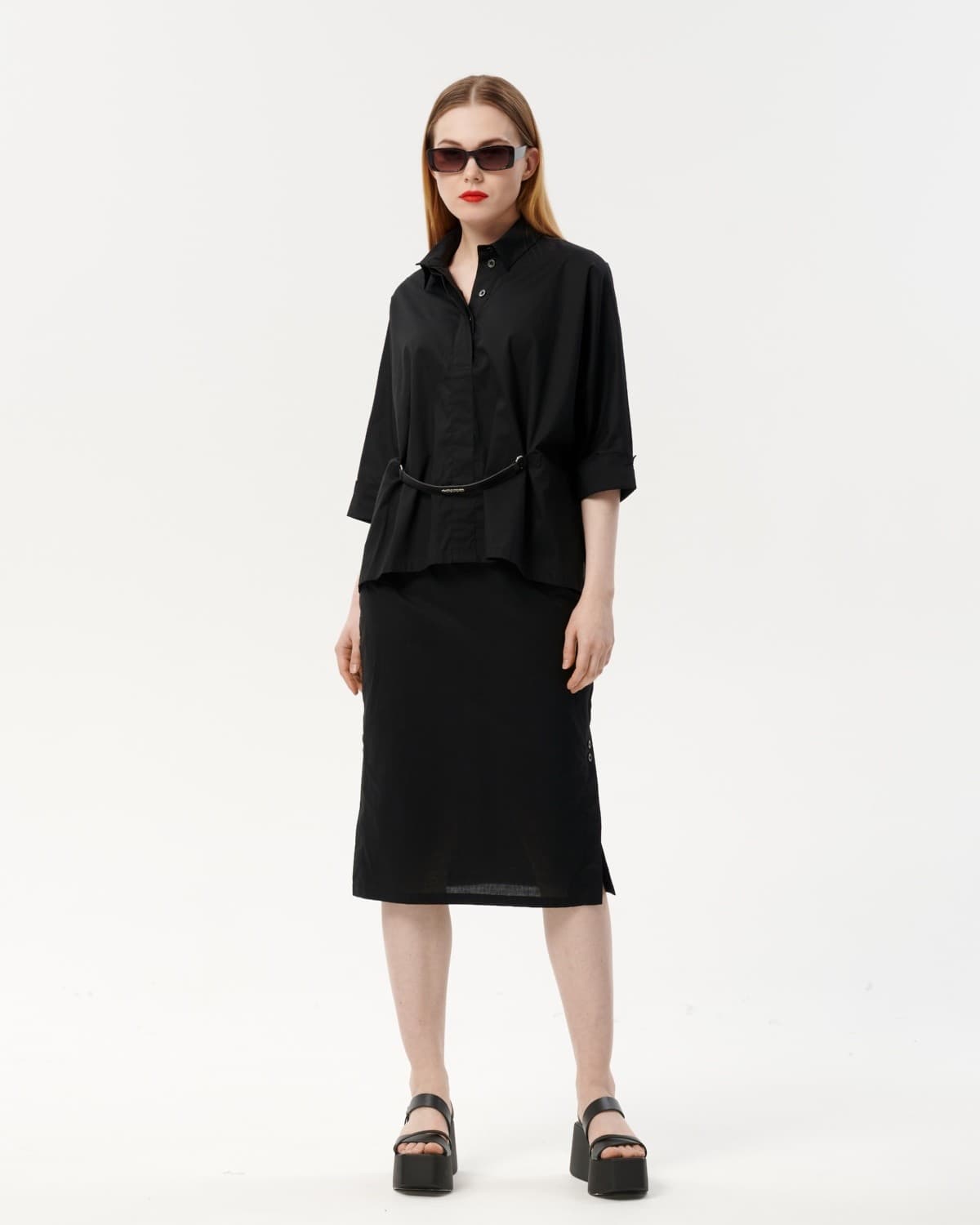 элегантный костюм из блузы и юбки