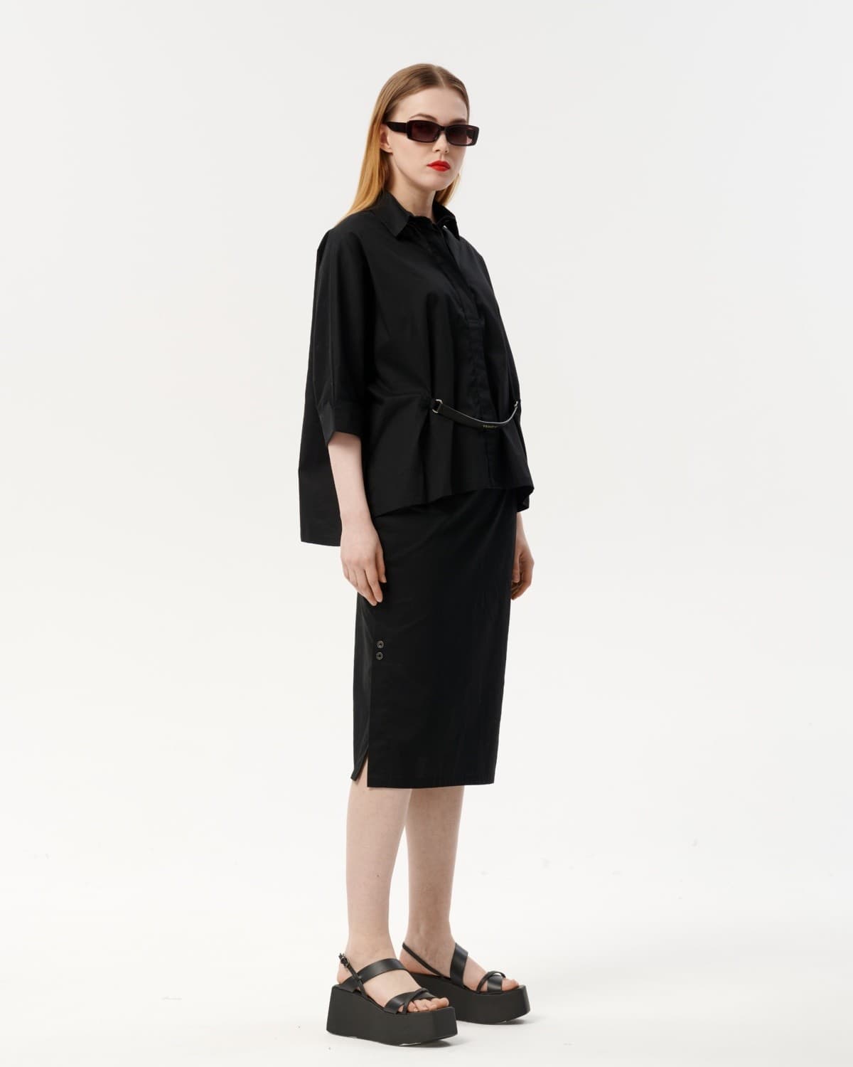 элегантный костюм из блузы и юбки