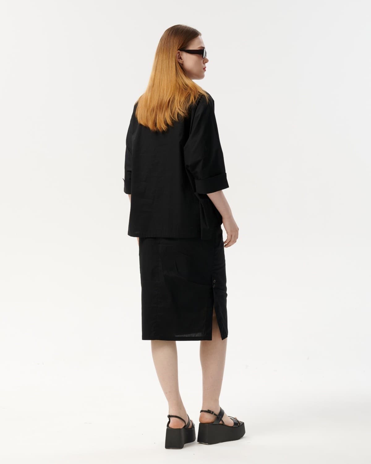 элегантный костюм из блузы и юбки