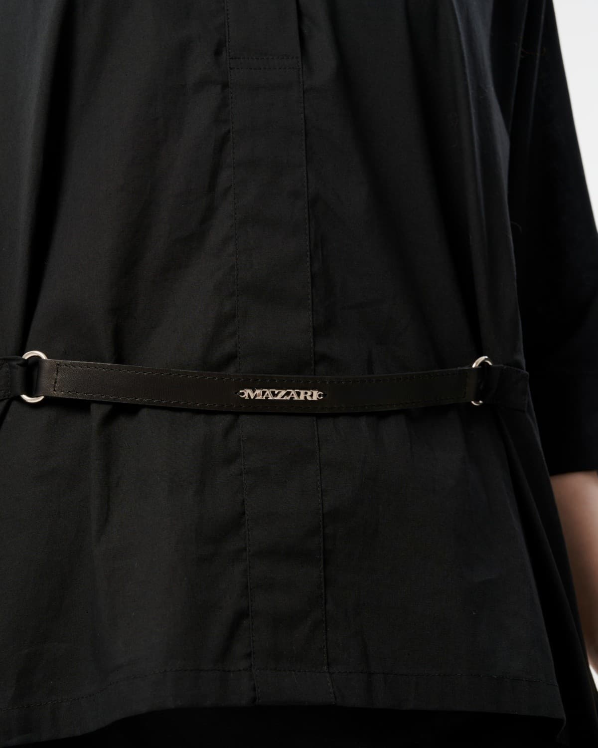 элегантный костюм из блузы и юбки