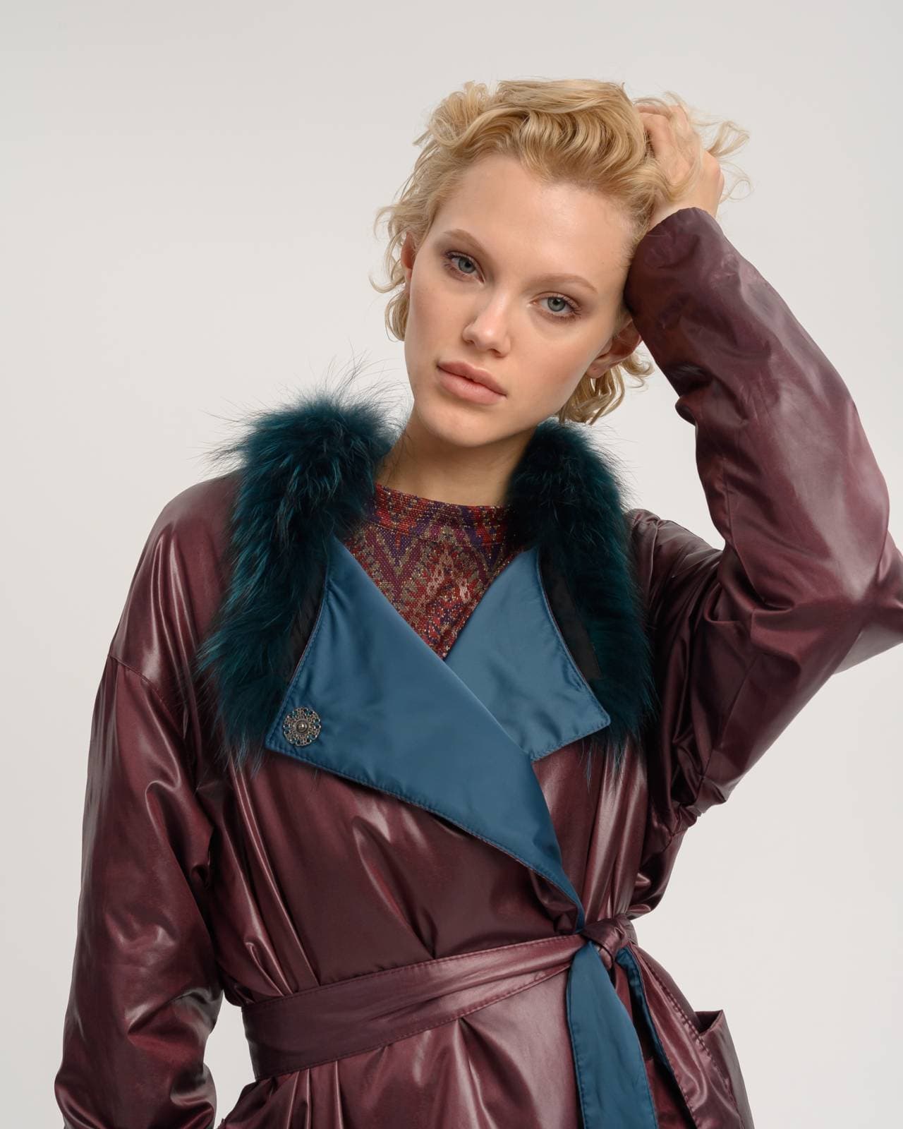 двустороннее пальто с меховым воротником