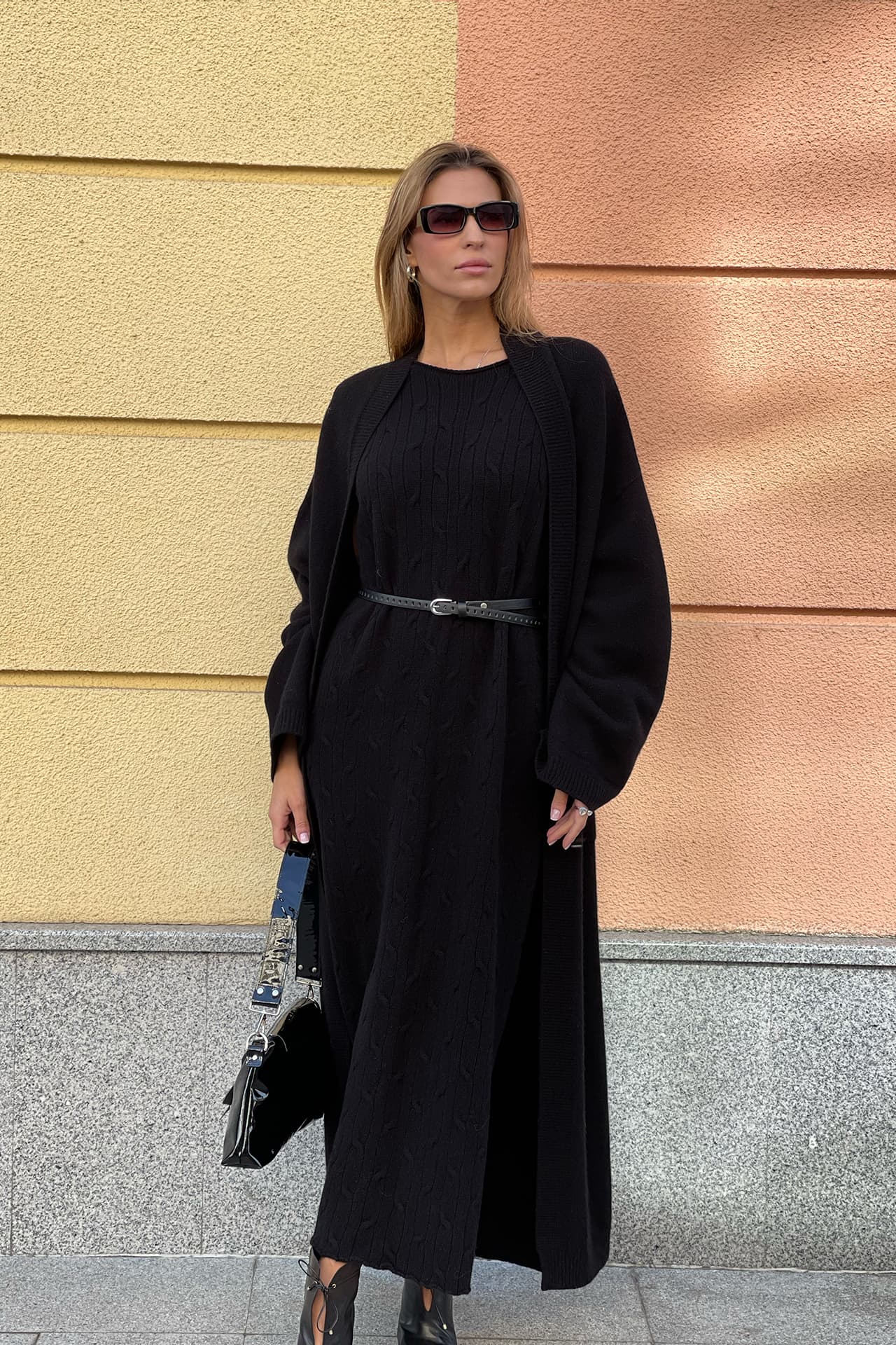 элегантный костюм из блузы и юбки