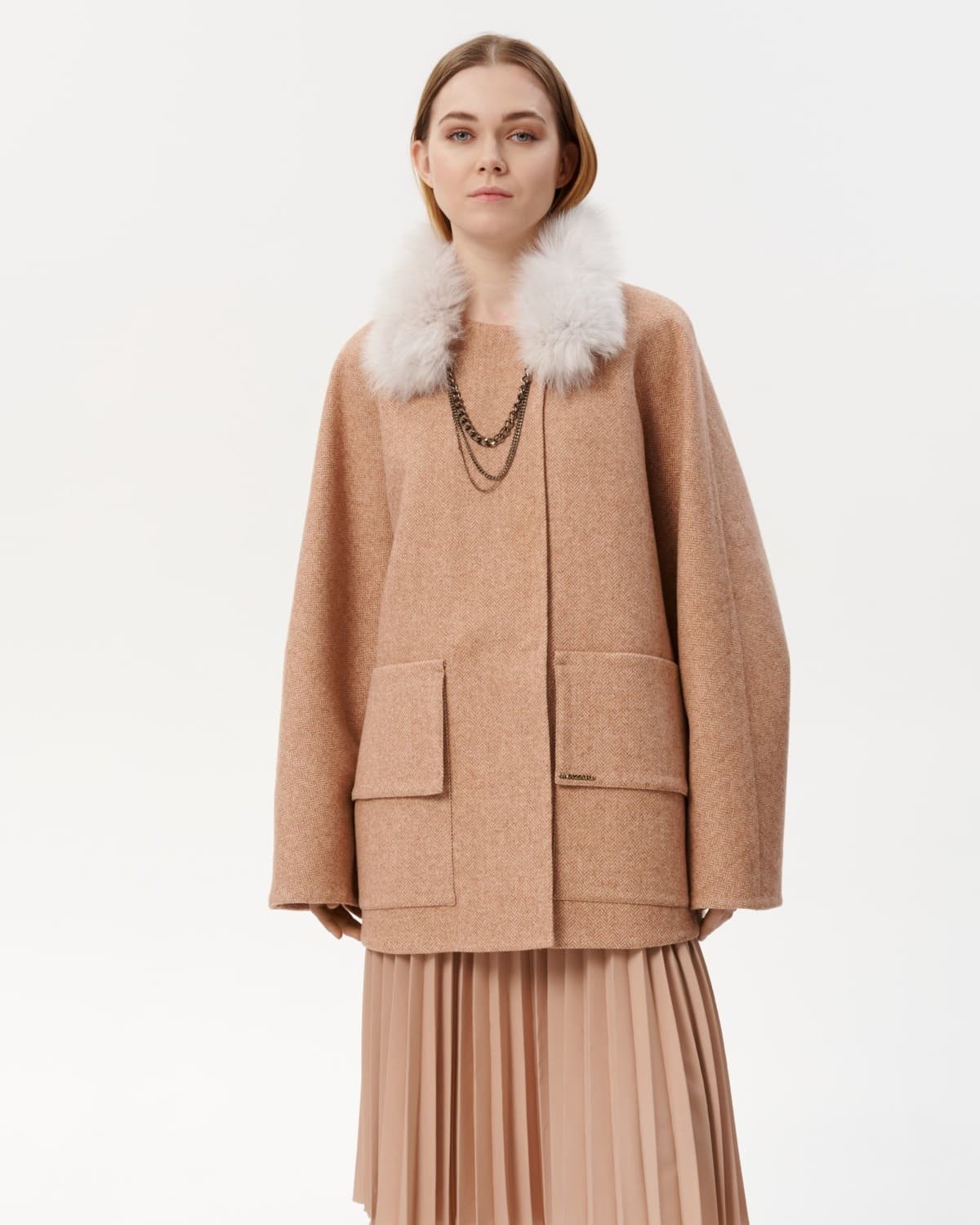 пальто ручной работы с меховым воротничком