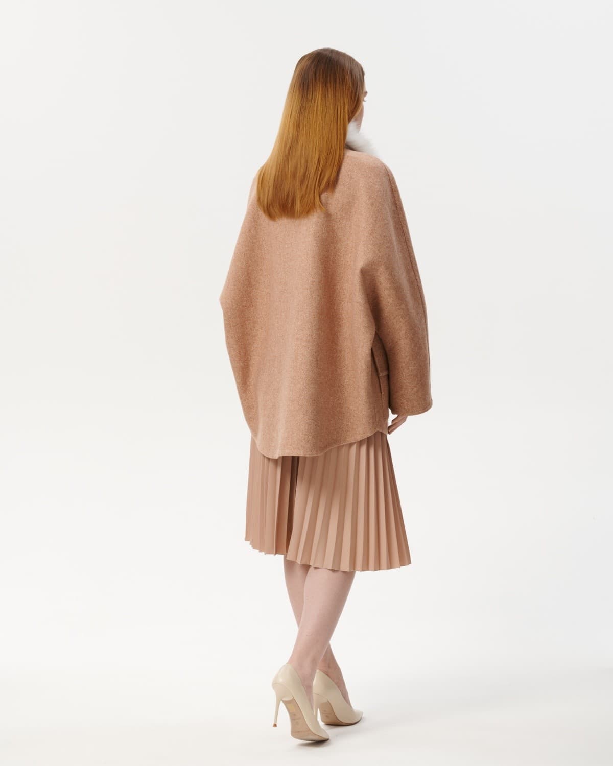 пальто ручной работы с меховым воротничком