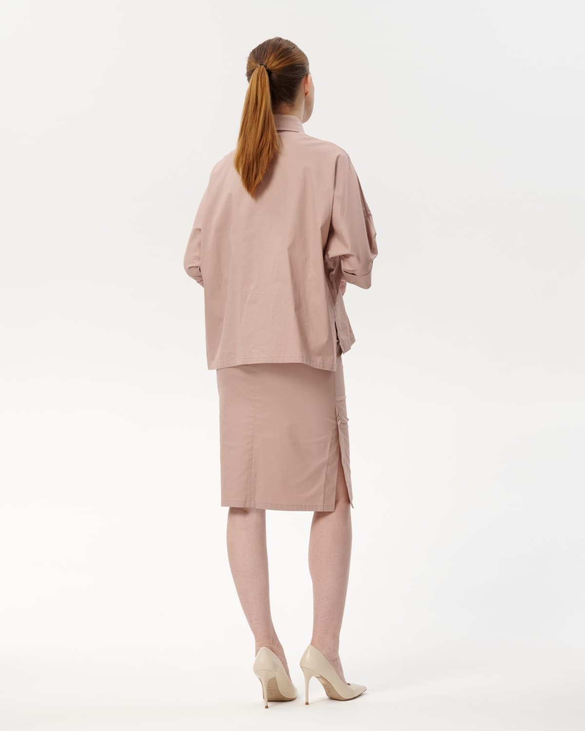 элегантный костюм из блузы и юбки