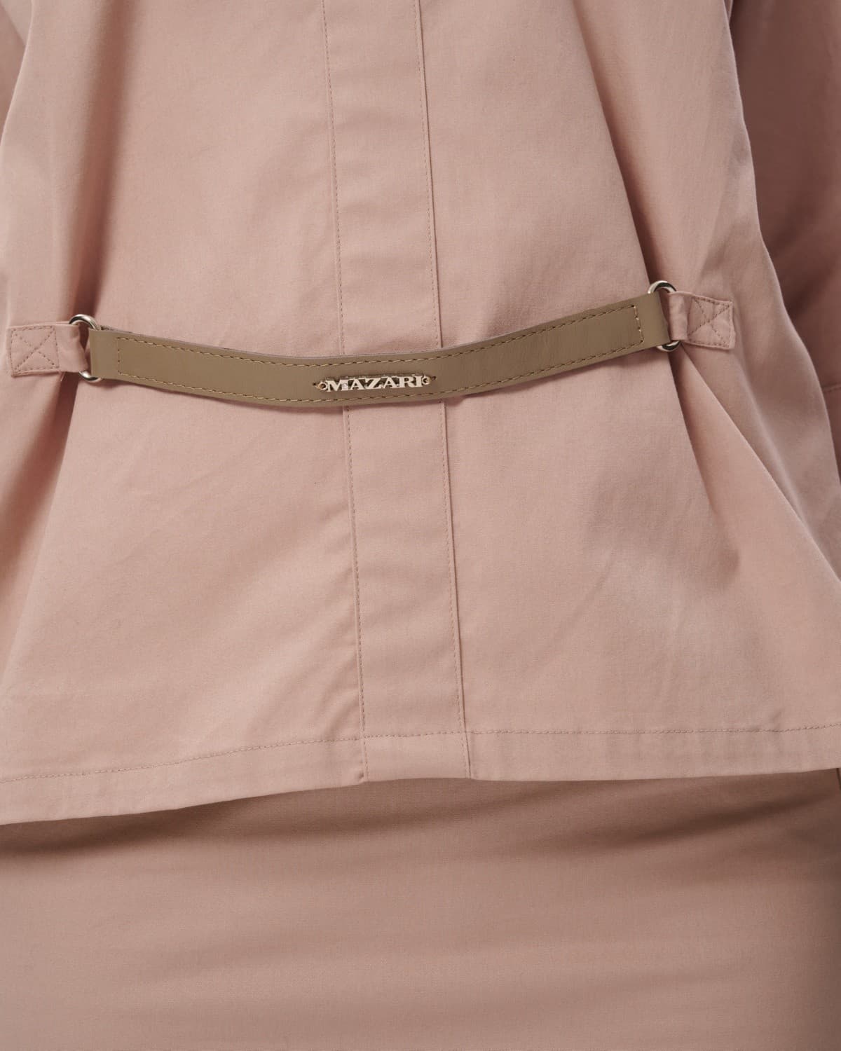 элегантный костюм из блузы и юбки