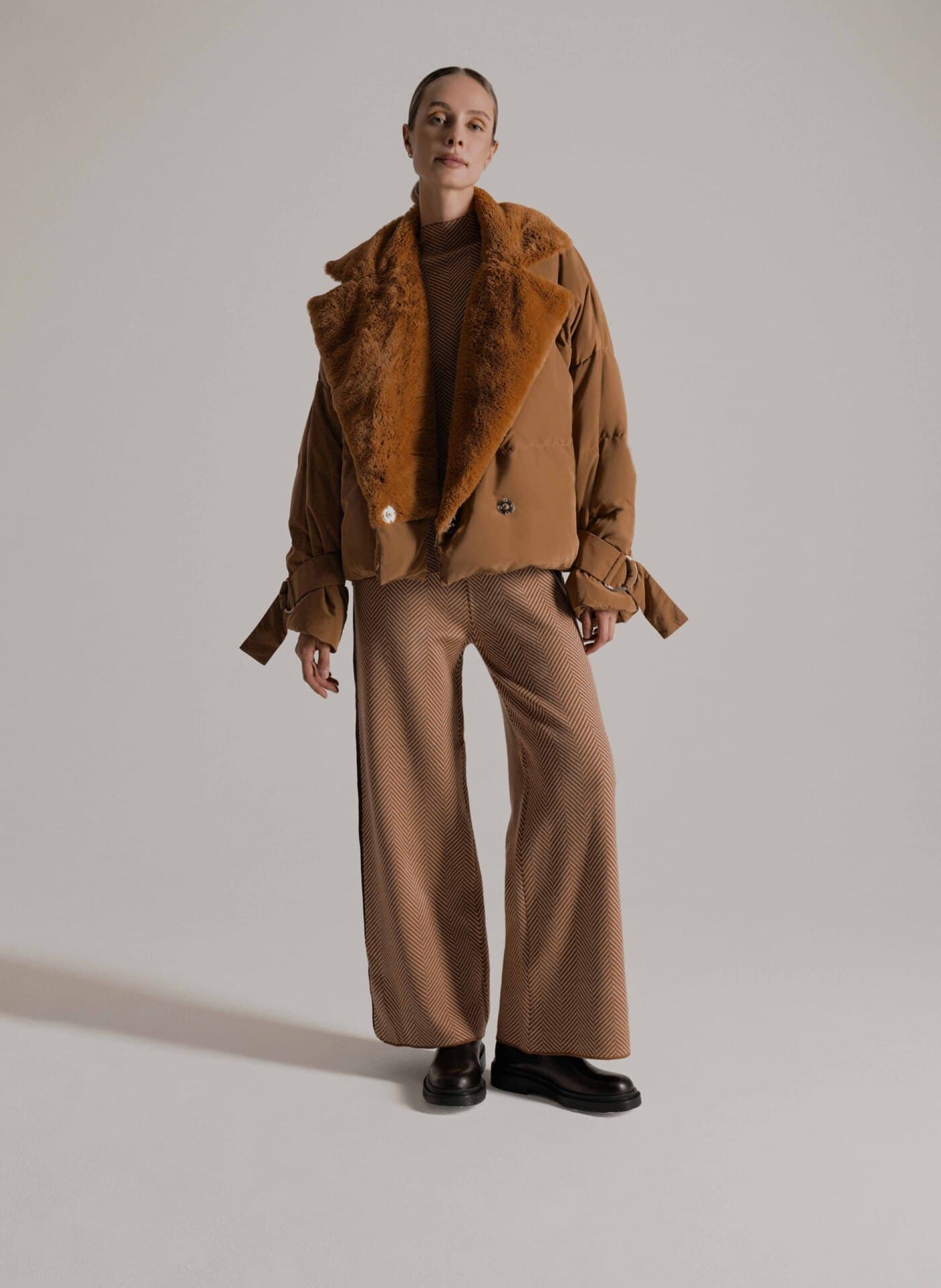 пуховая куртка с широким меховым воротником