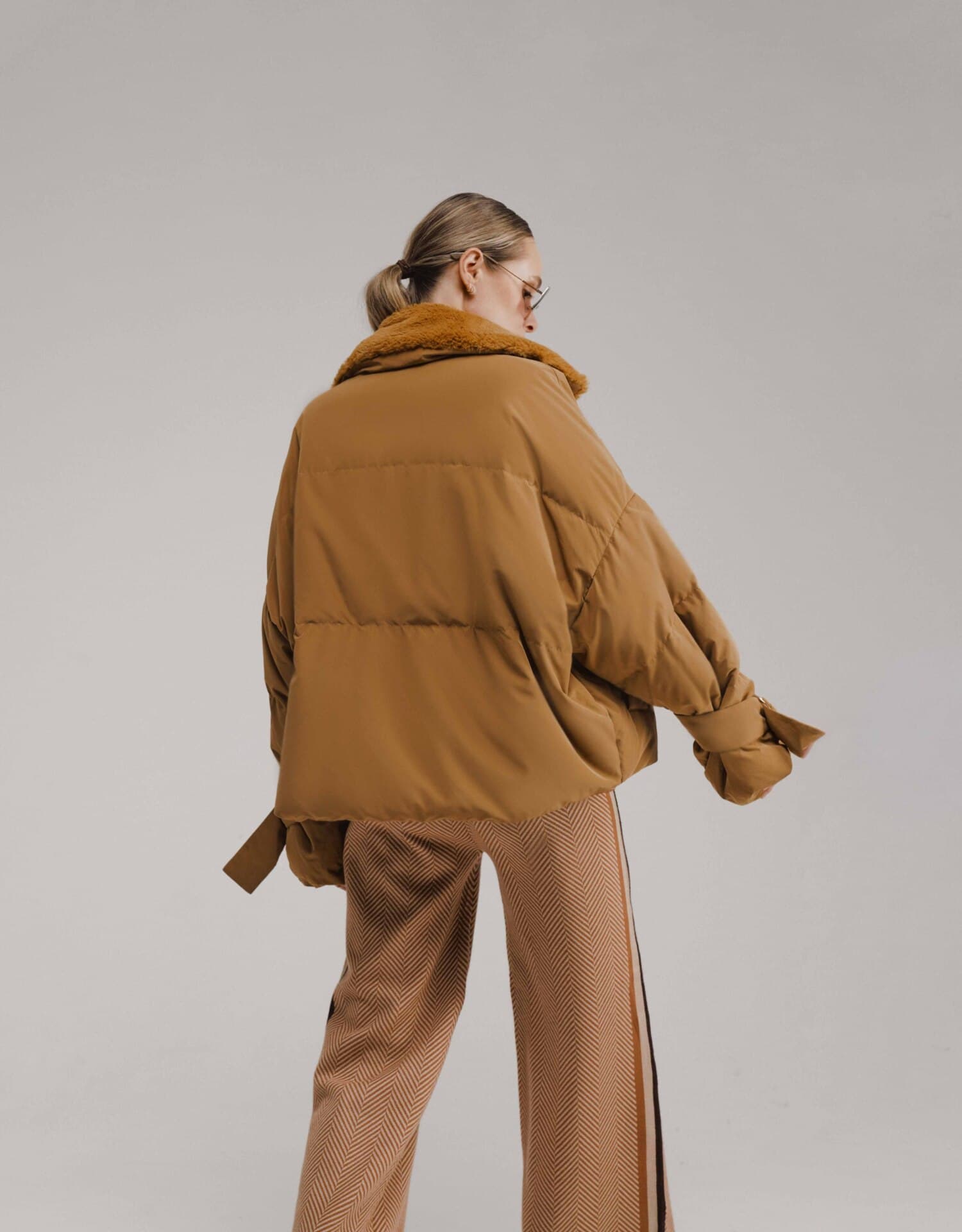 пуховая куртка с широким меховым воротником