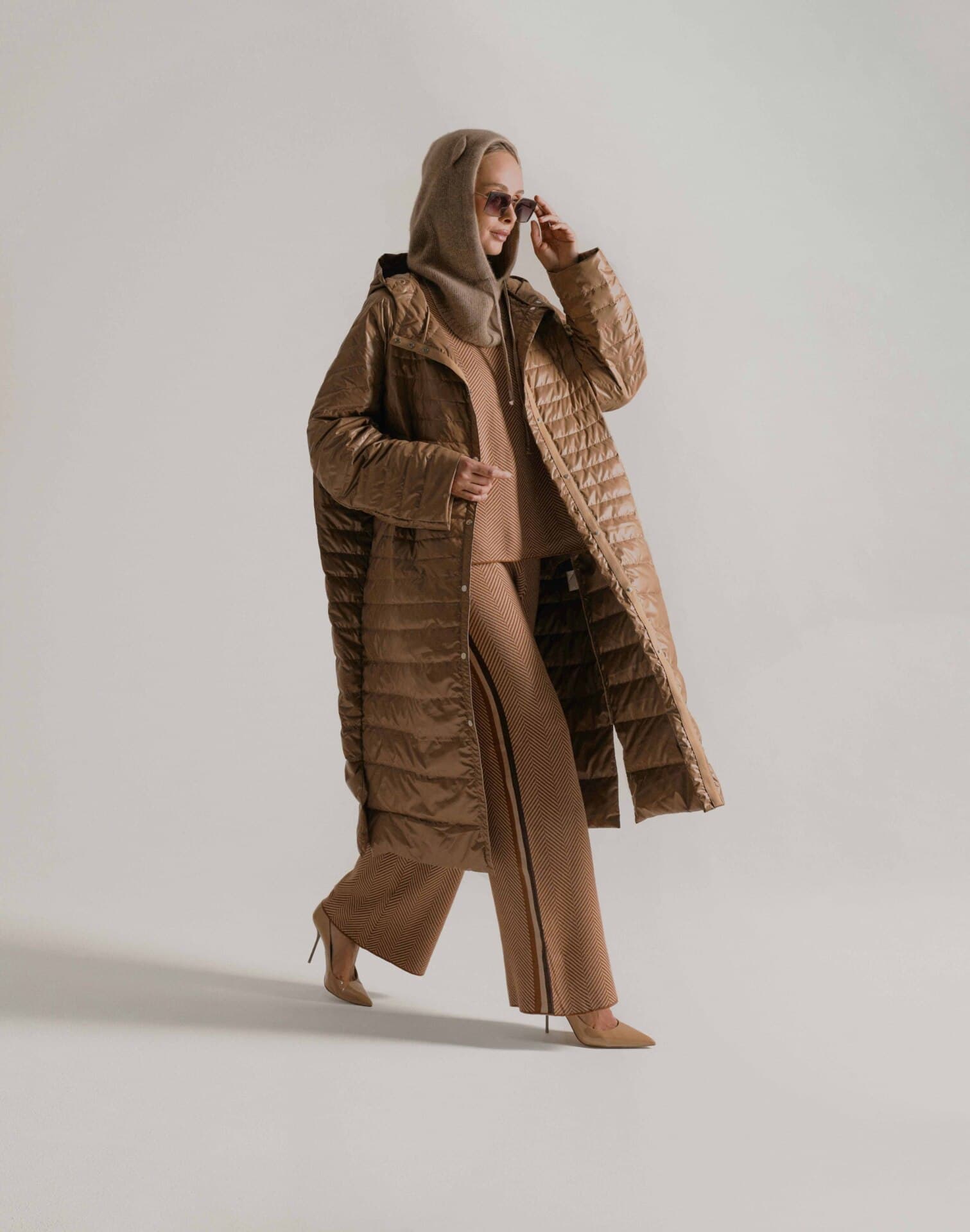 ультралегкий пуховик миди