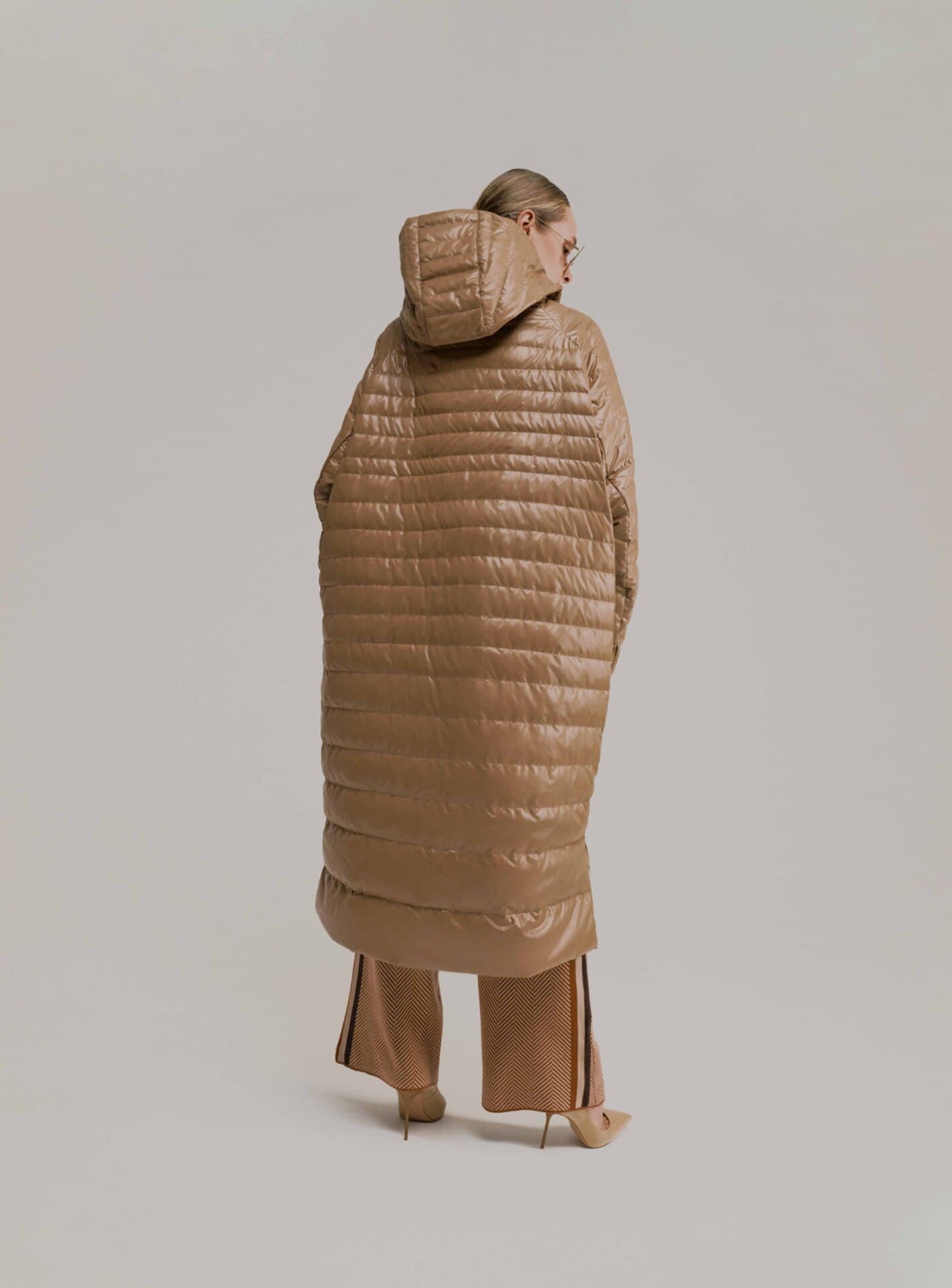 ультралегкий пуховик миди