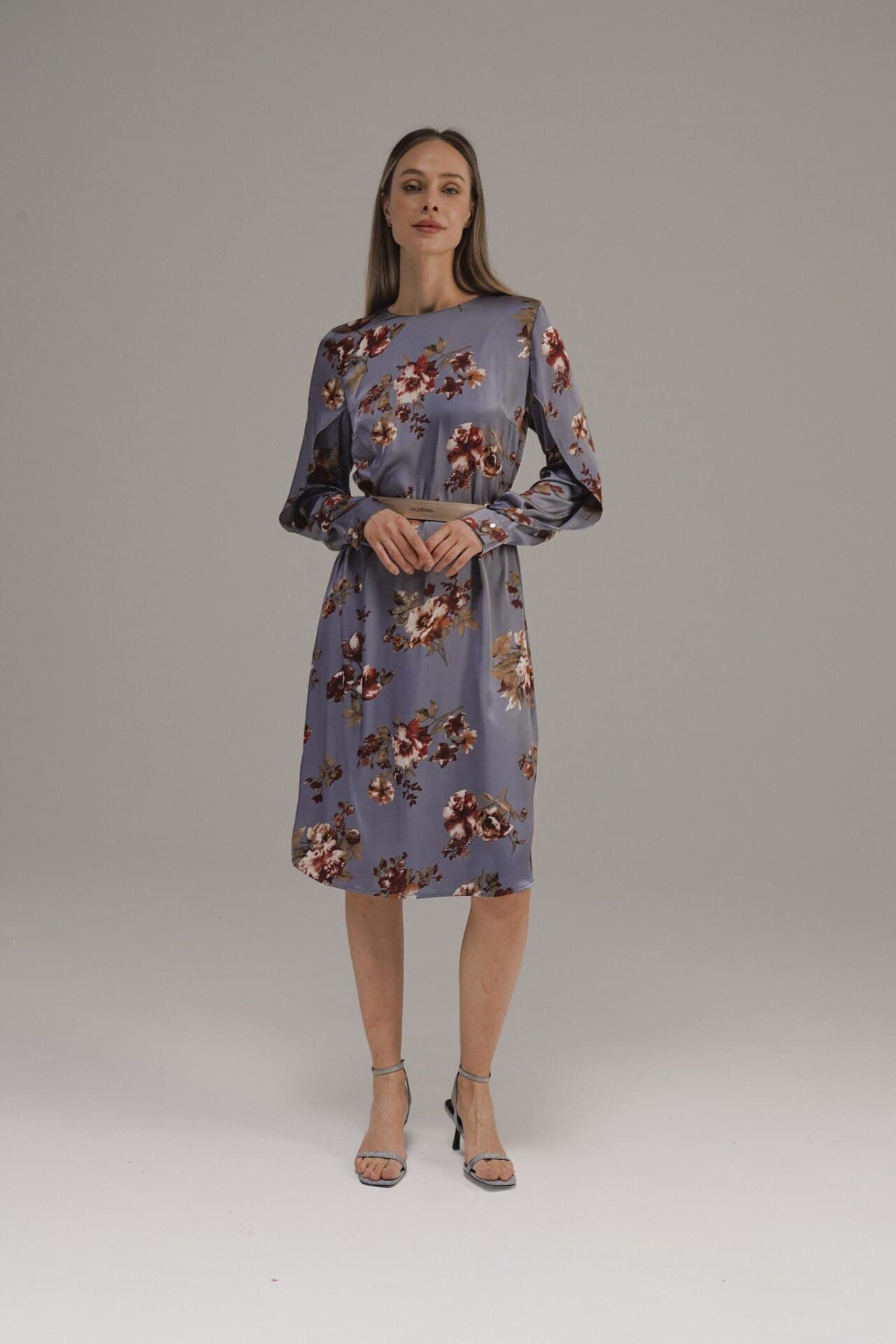 платье миди с флористическим принтом