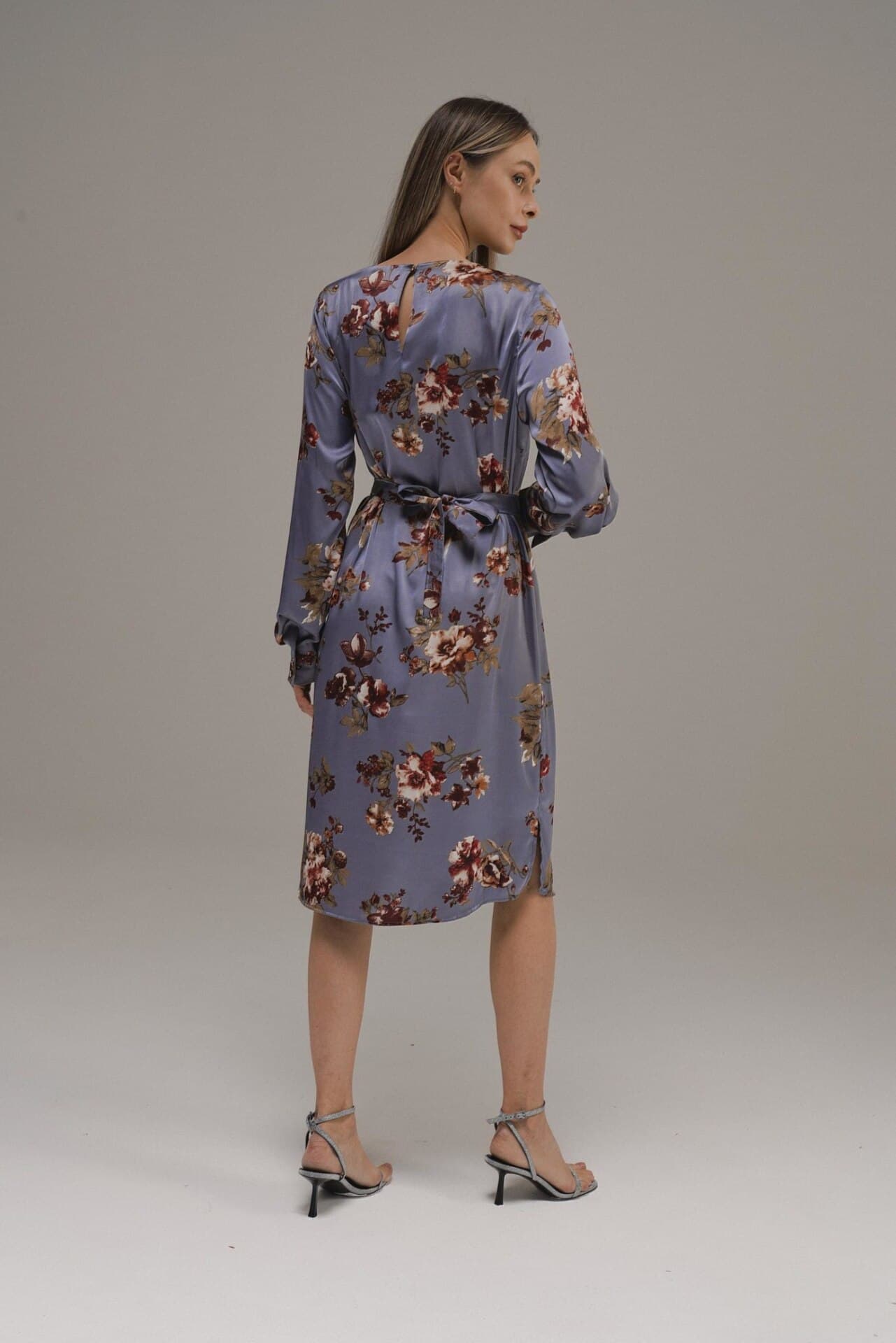 платье миди с флористическим принтом