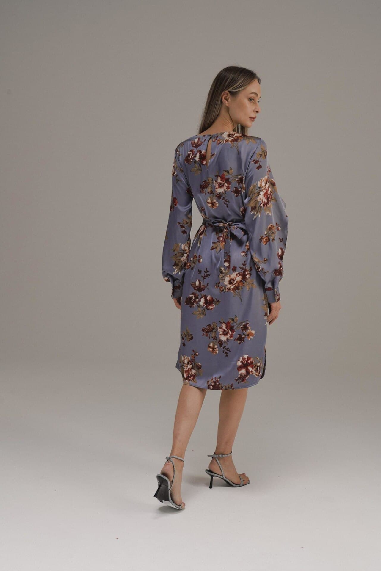 платье миди с флористическим принтом