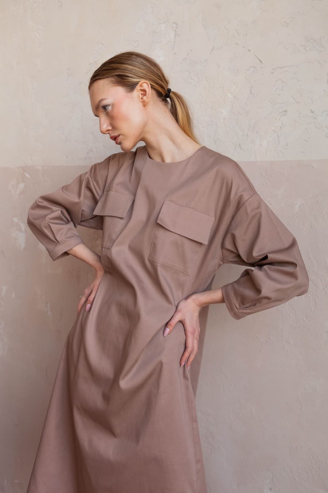 платье цвета пыльной розы