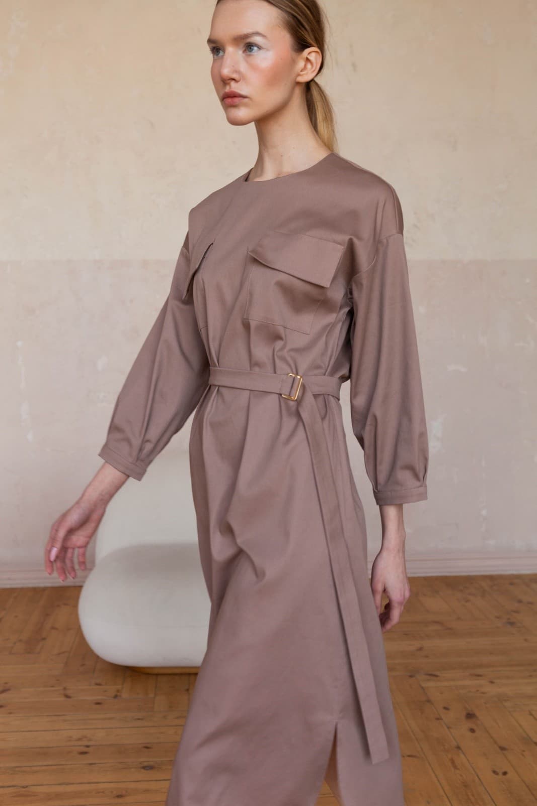 платье цвета пыльной розы