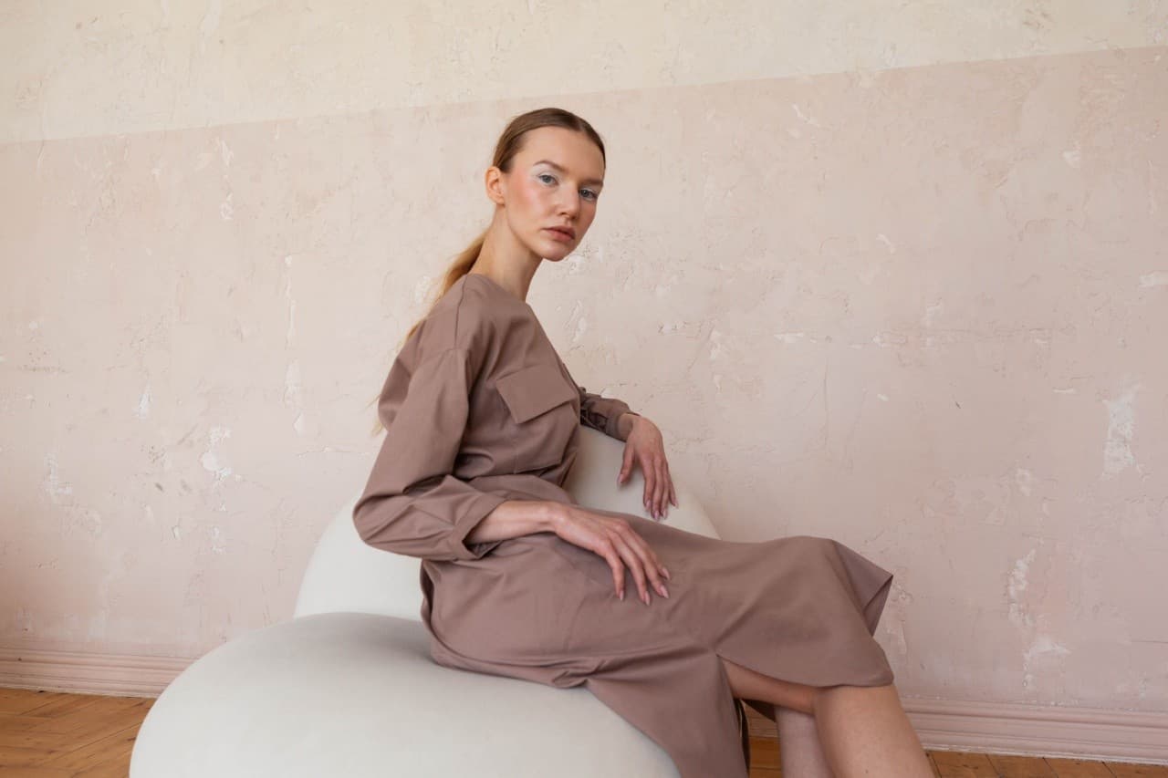 платье цвета пыльной розы