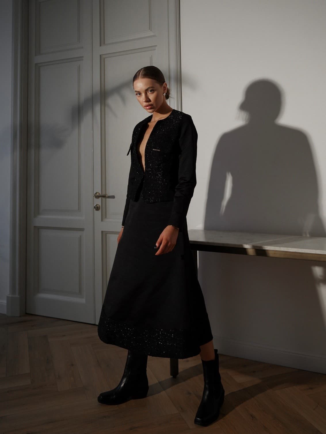 костюм с юбкой миди