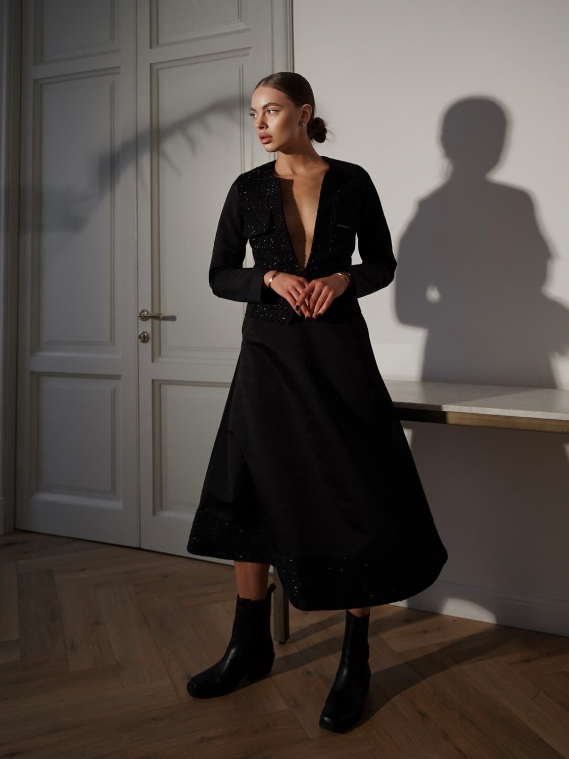 костюм с юбкой миди