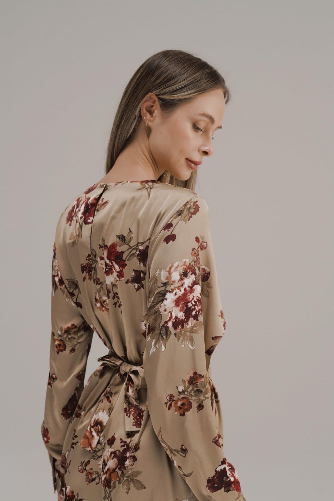 платье миди с флористическим принтом