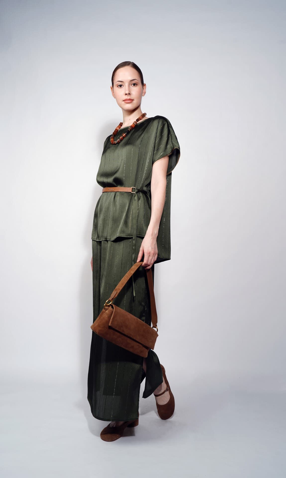 костюм с поясом