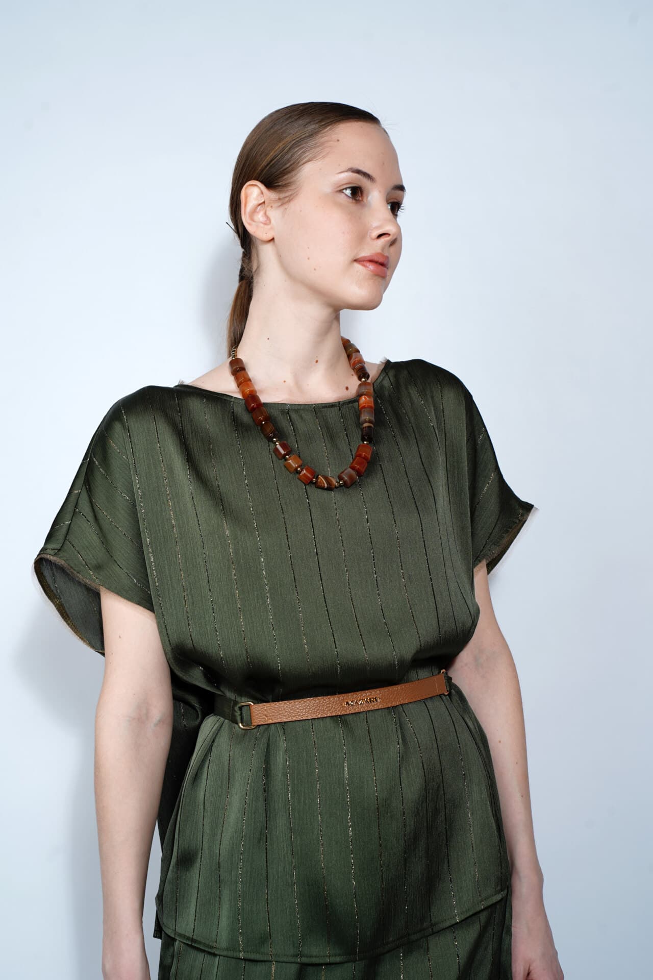 костюм с поясом