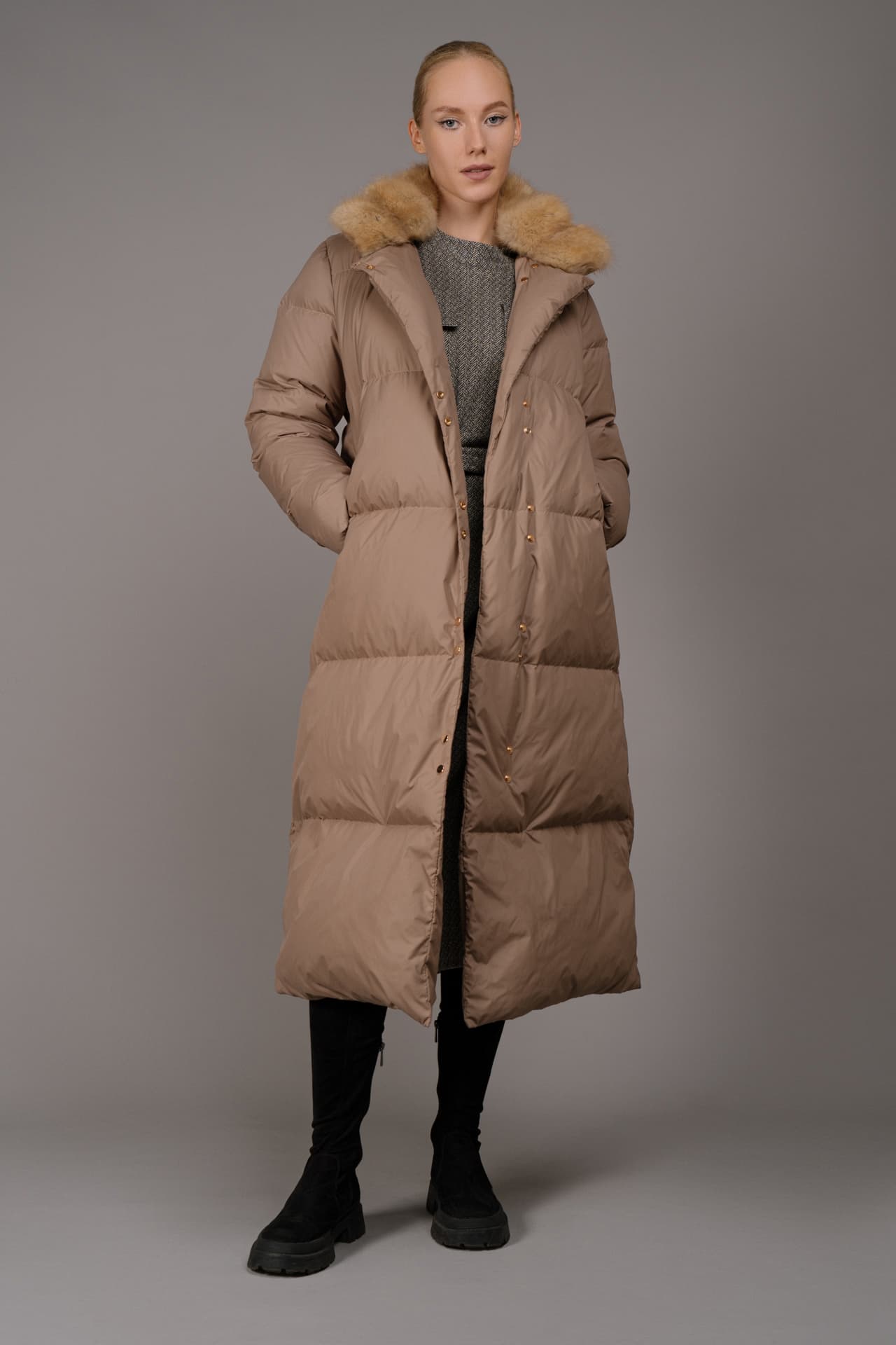 Пуховое пальто прямого силуэта