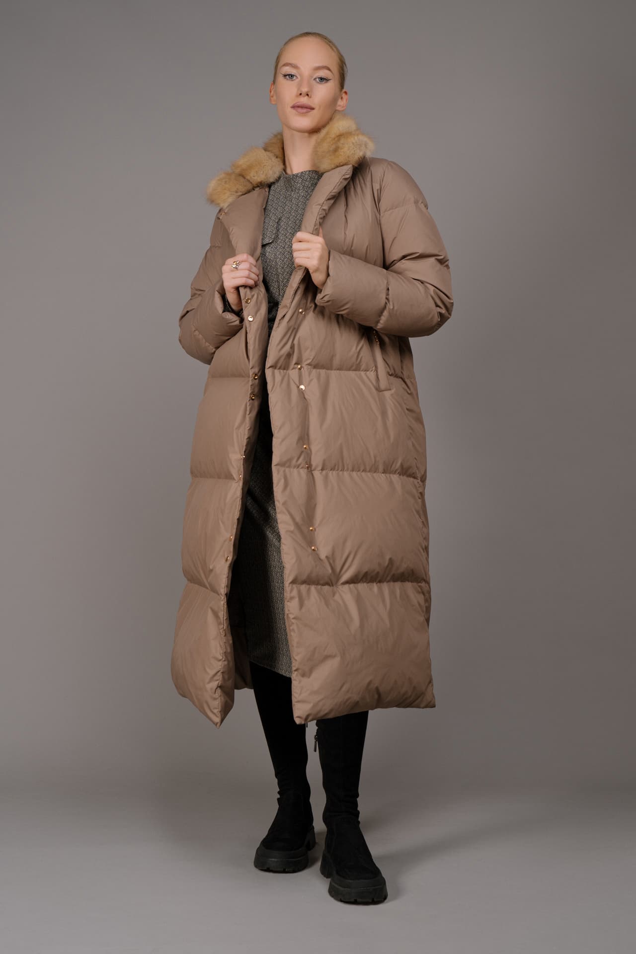 Пуховое пальто прямого силуэта