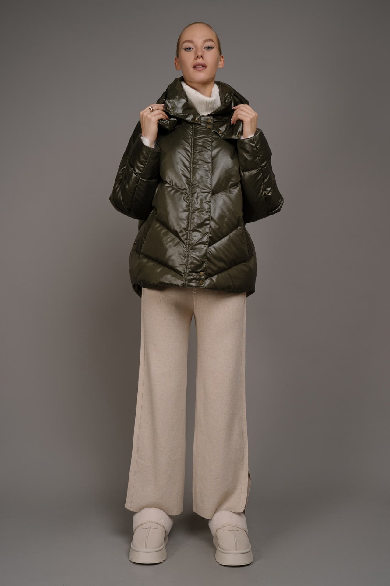 Пуховая куртка в цвете хаки