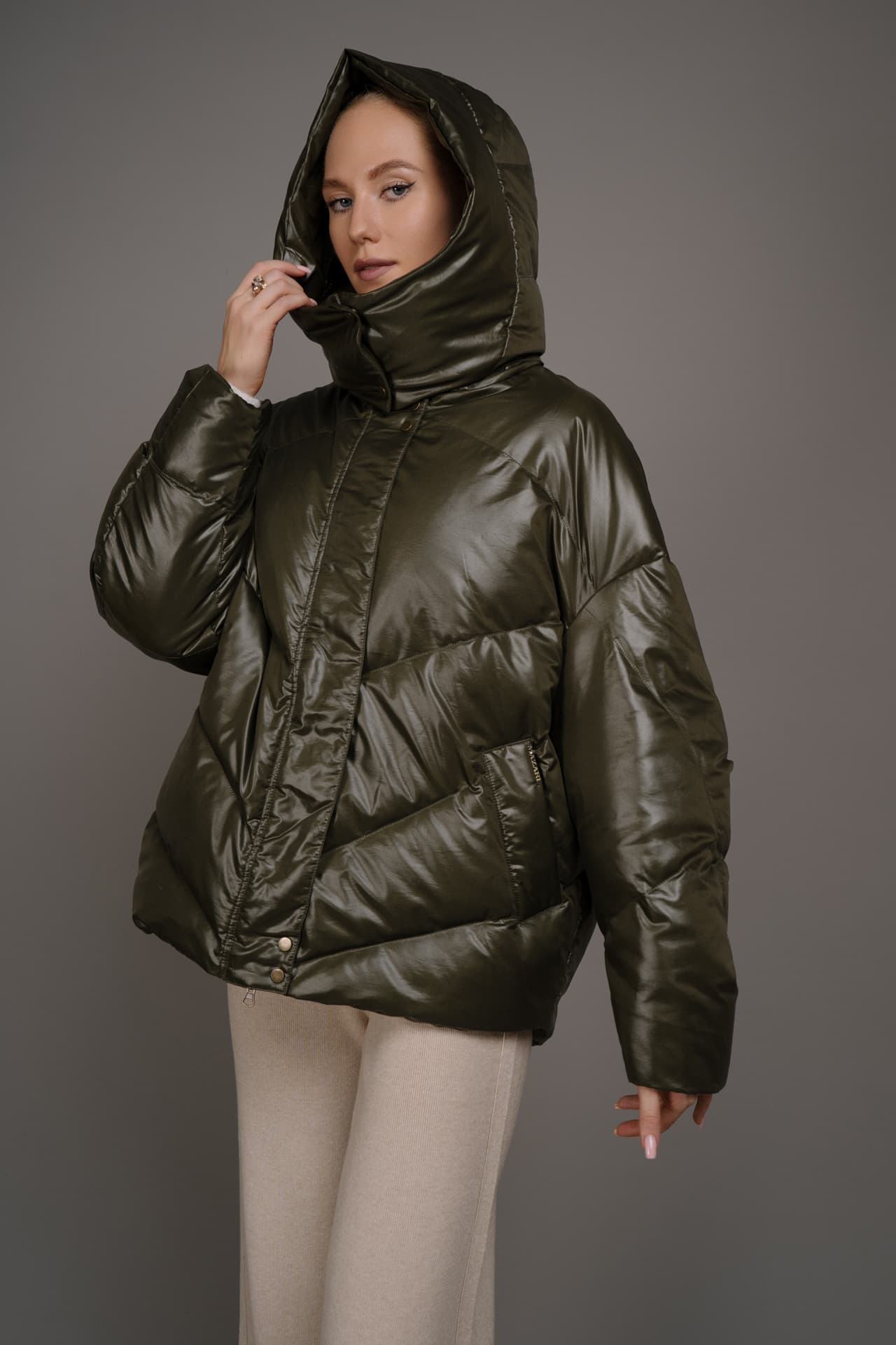 Пуховая куртка в цвете хаки