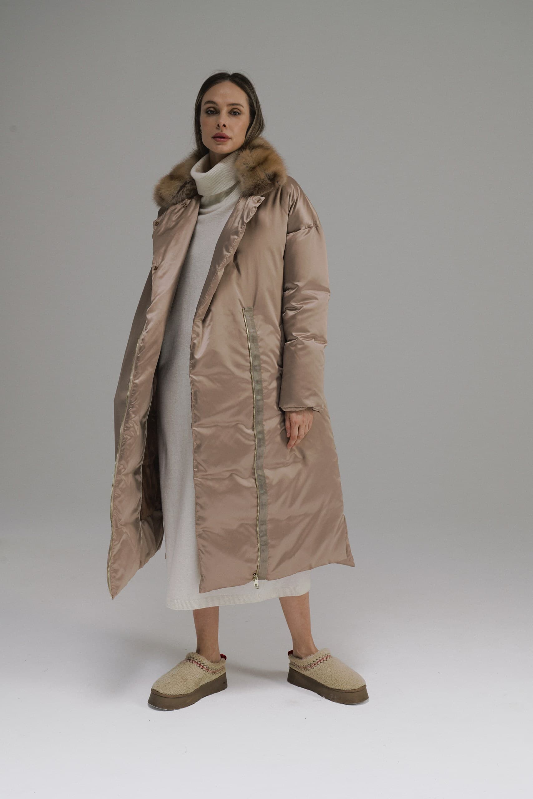 эксклюзивный пуховик с меховым воротничком