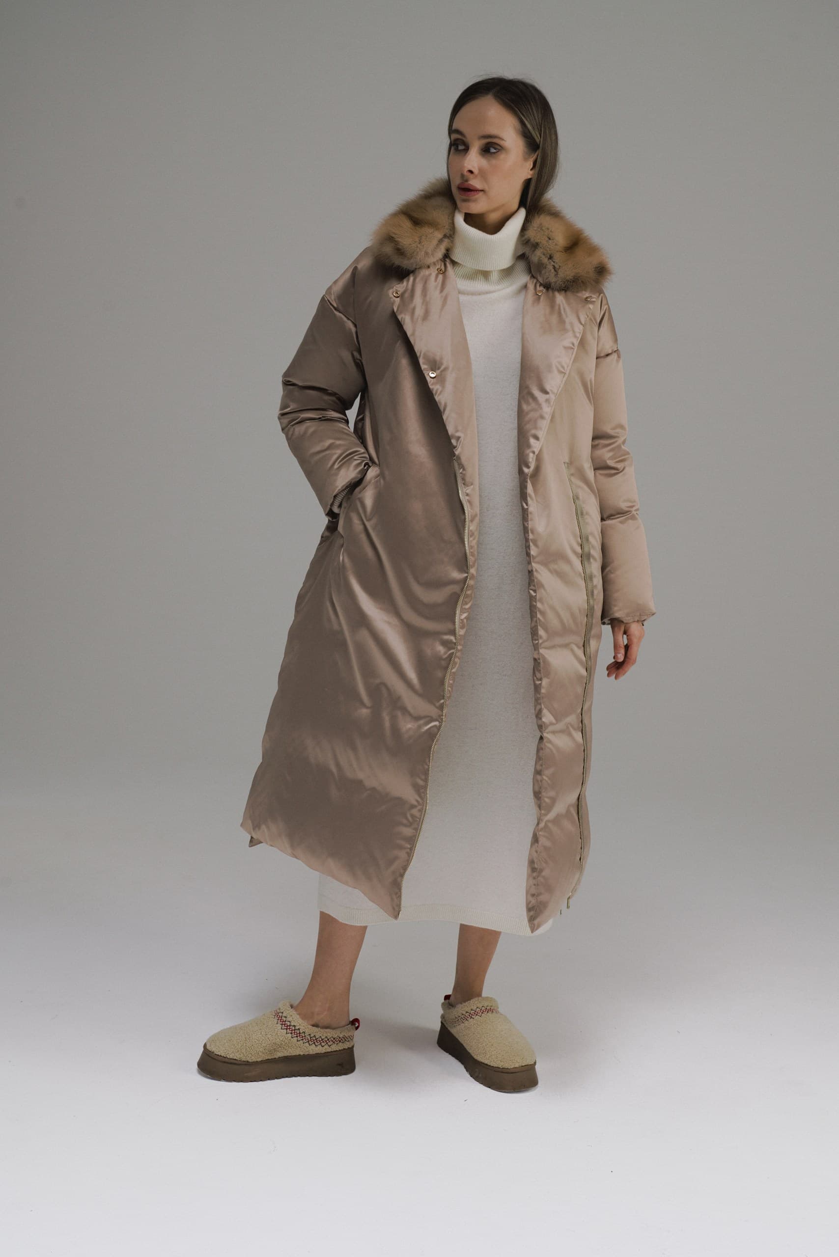 эксклюзивный пуховик с меховым воротничком