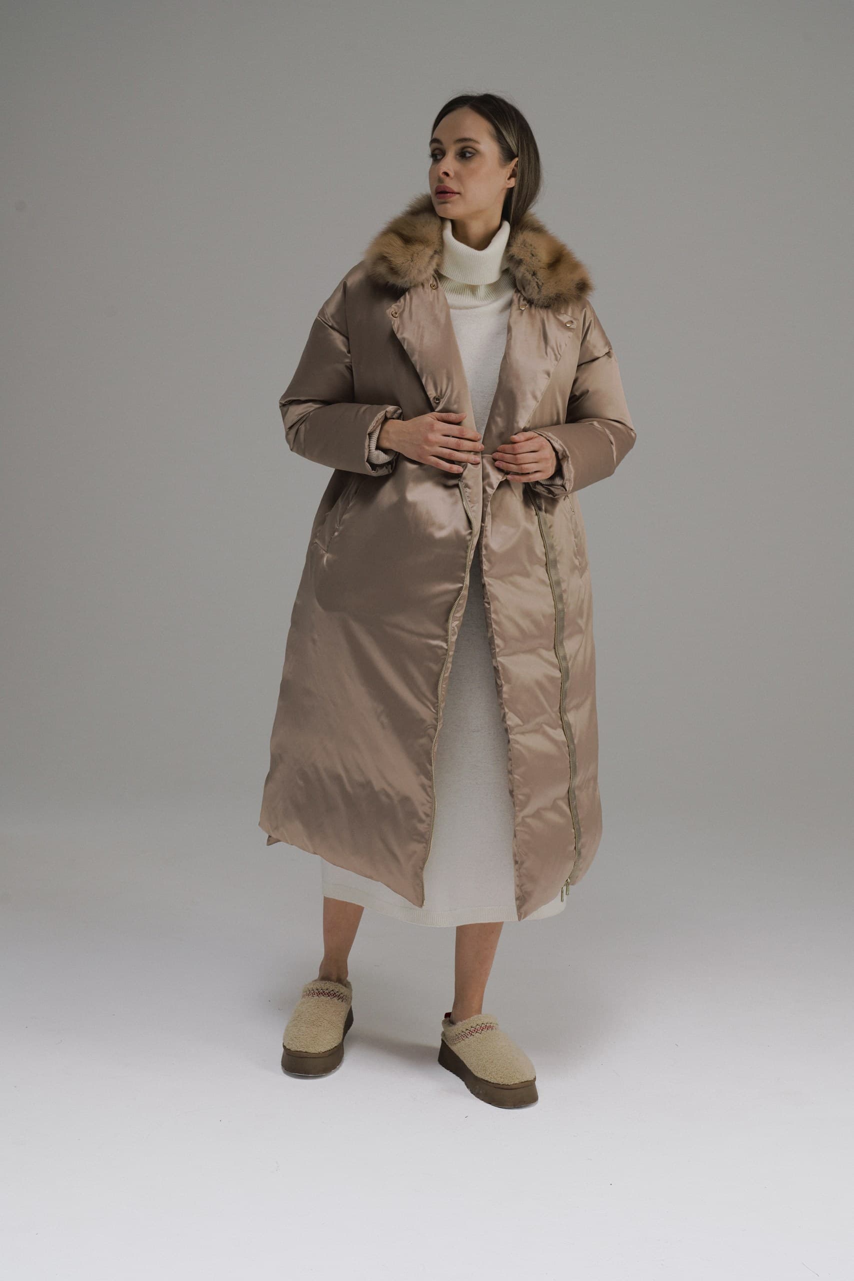 эксклюзивный пуховик с меховым воротничком