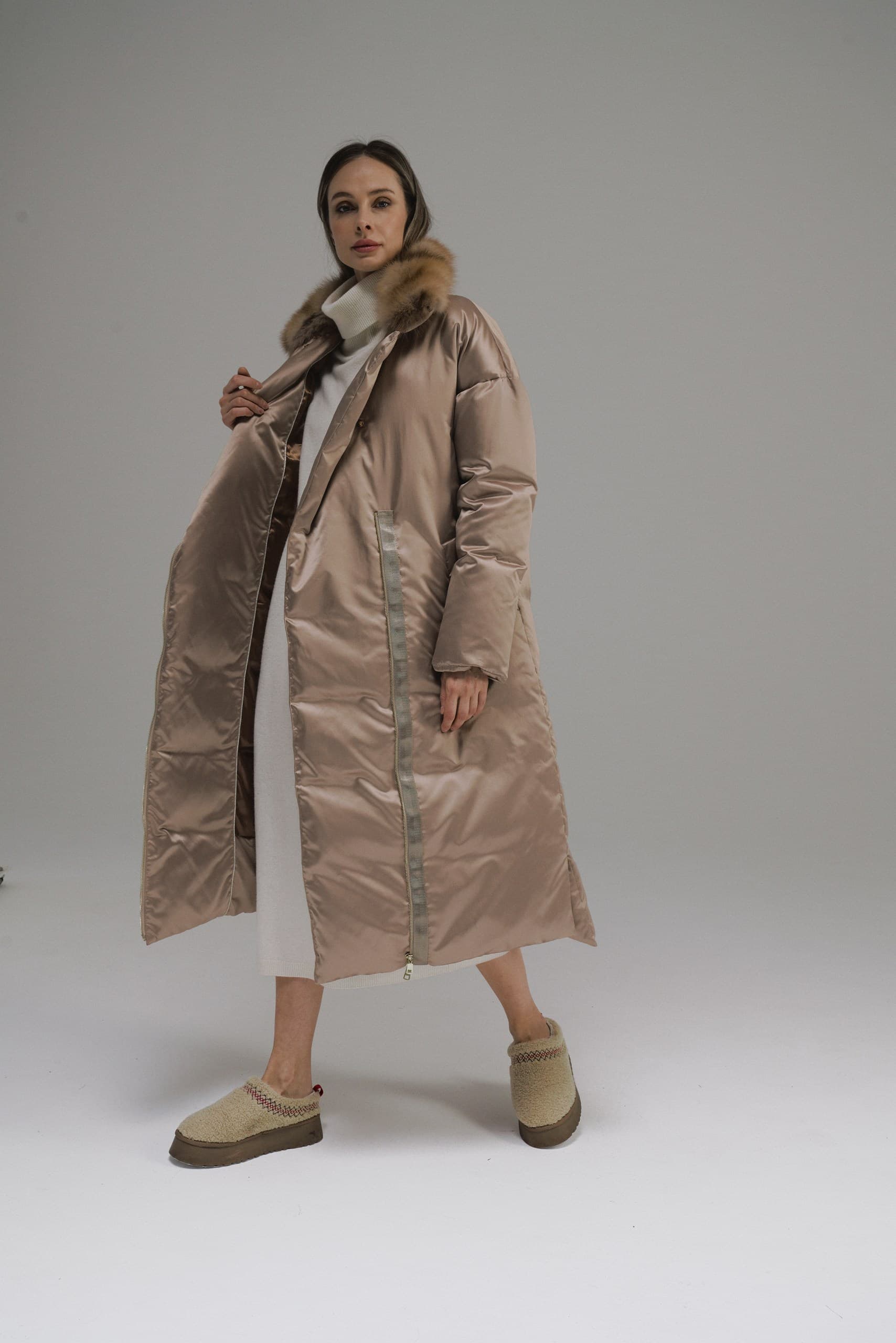 эксклюзивный пуховик с меховым воротничком