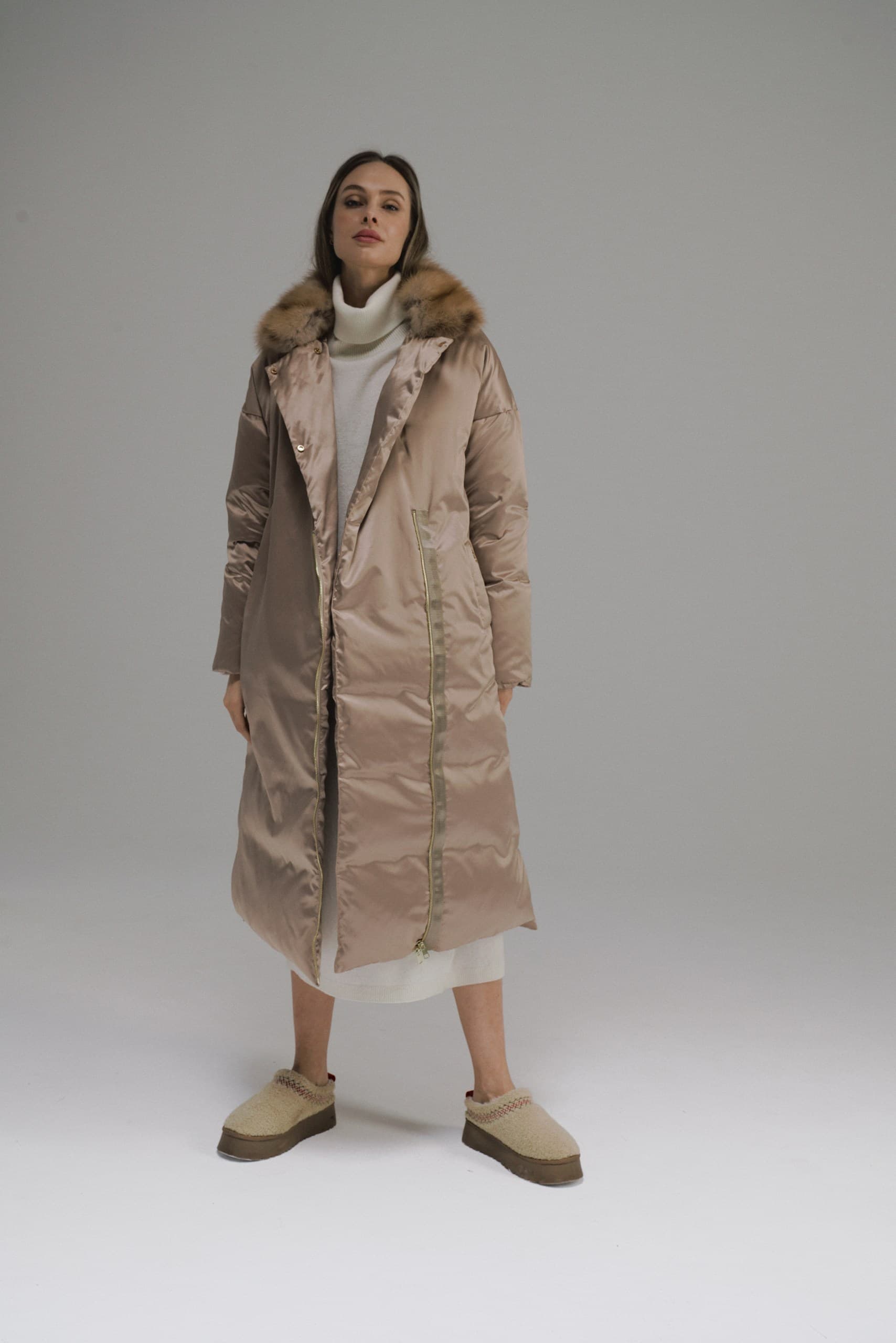 эксклюзивный пуховик с меховым воротничком