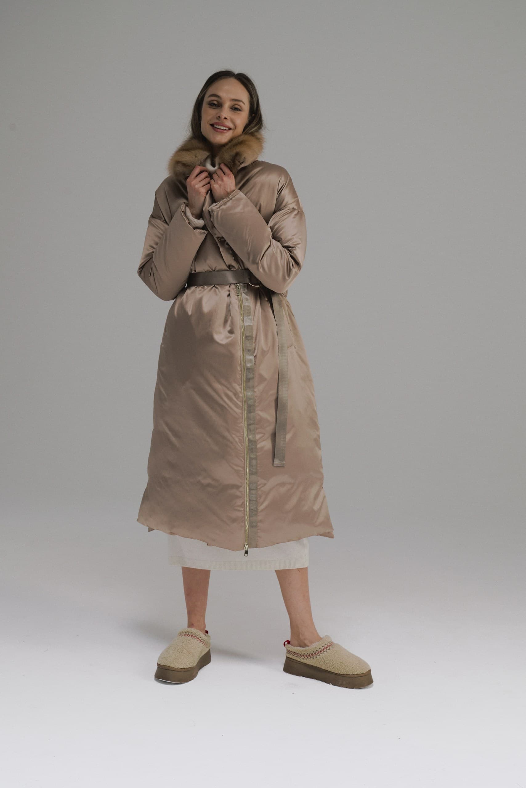 эксклюзивный пуховик с меховым воротничком