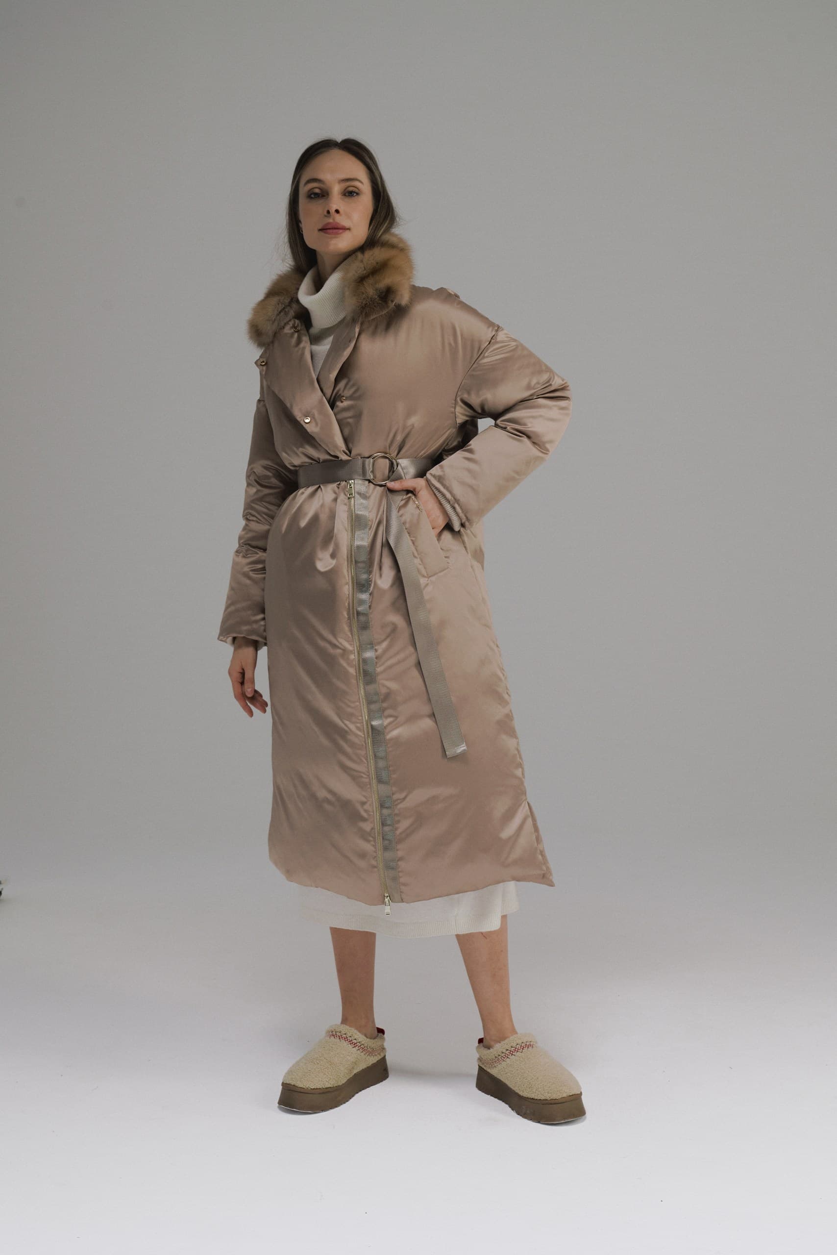 эксклюзивный пуховик с меховым воротничком