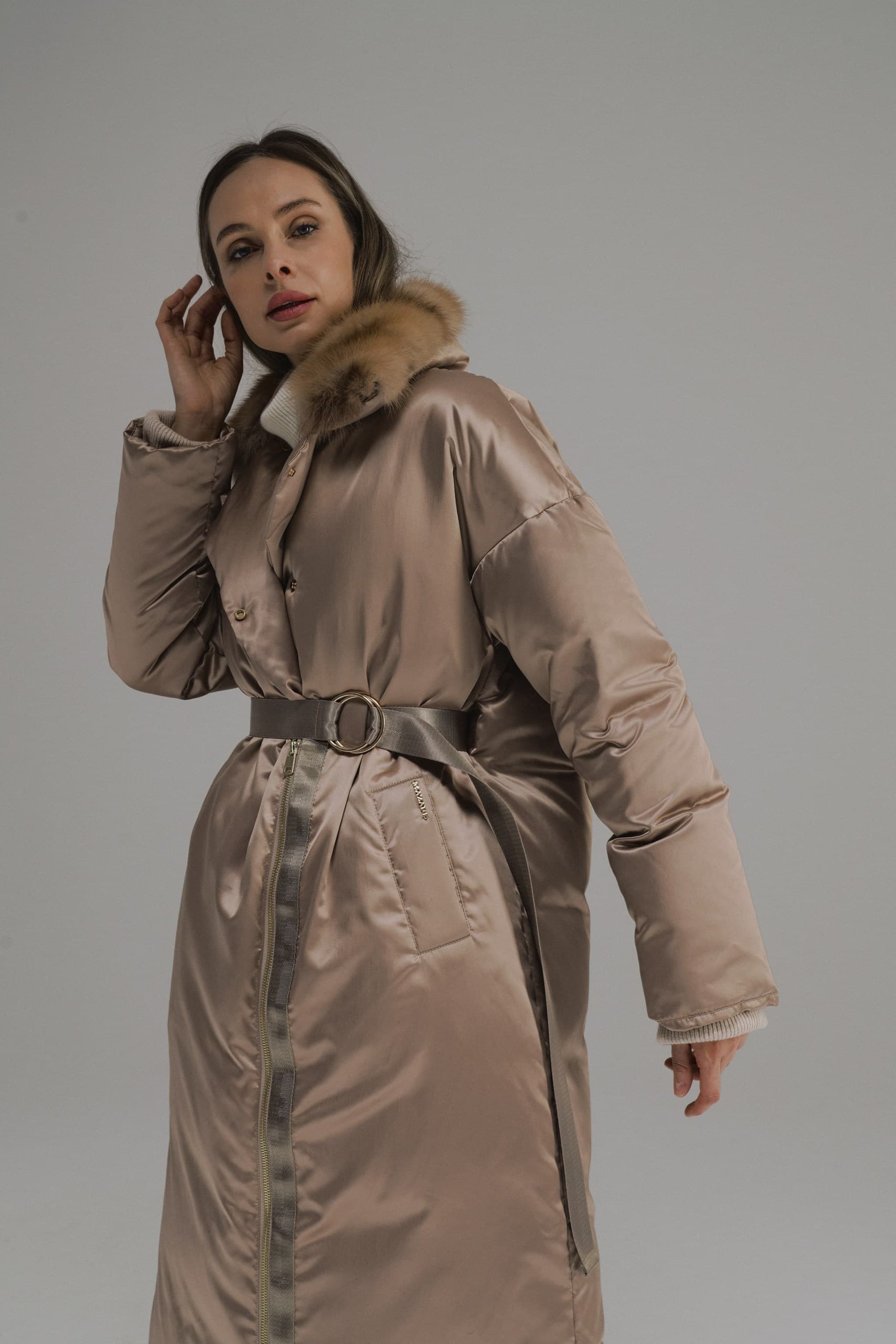 эксклюзивный пуховик с меховым воротничком