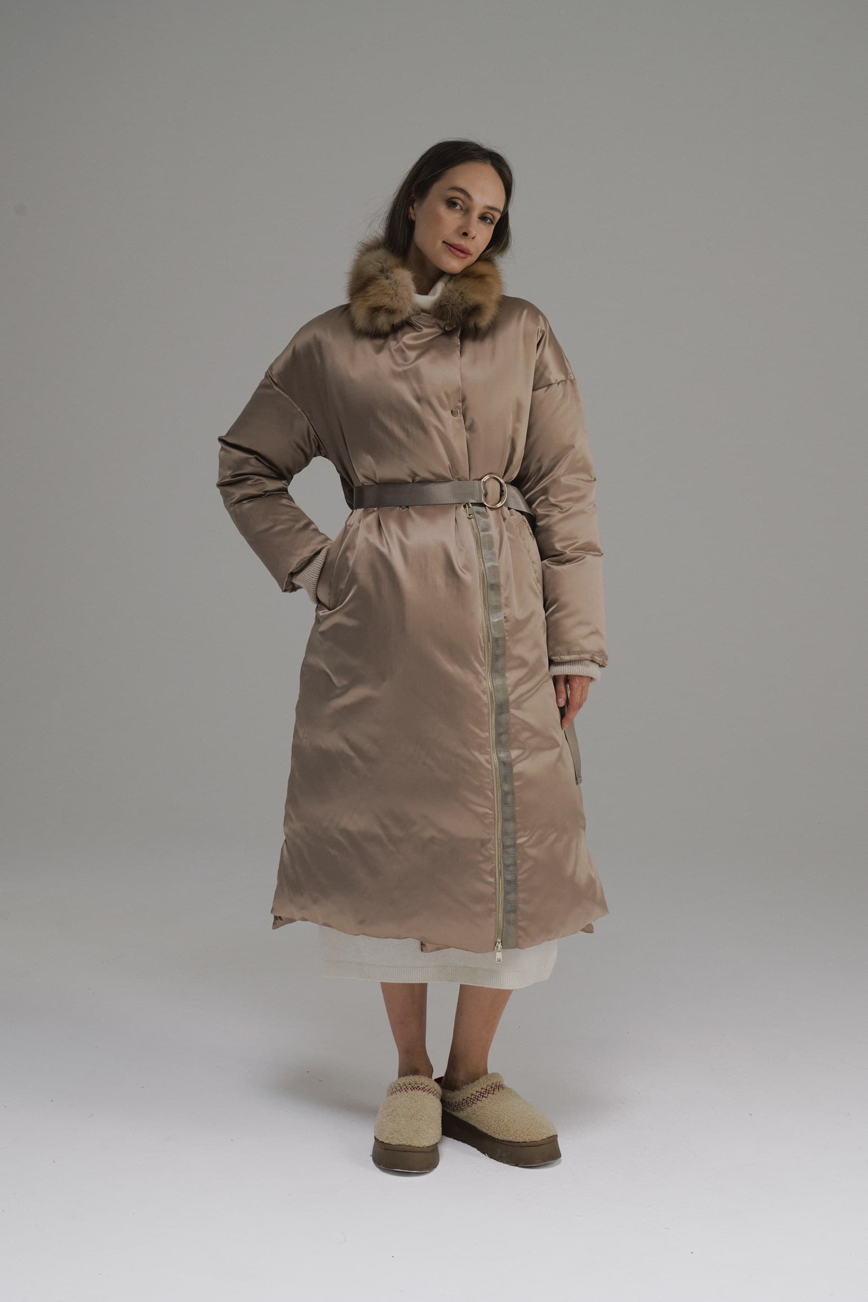 эксклюзивный пуховик с меховым воротничком