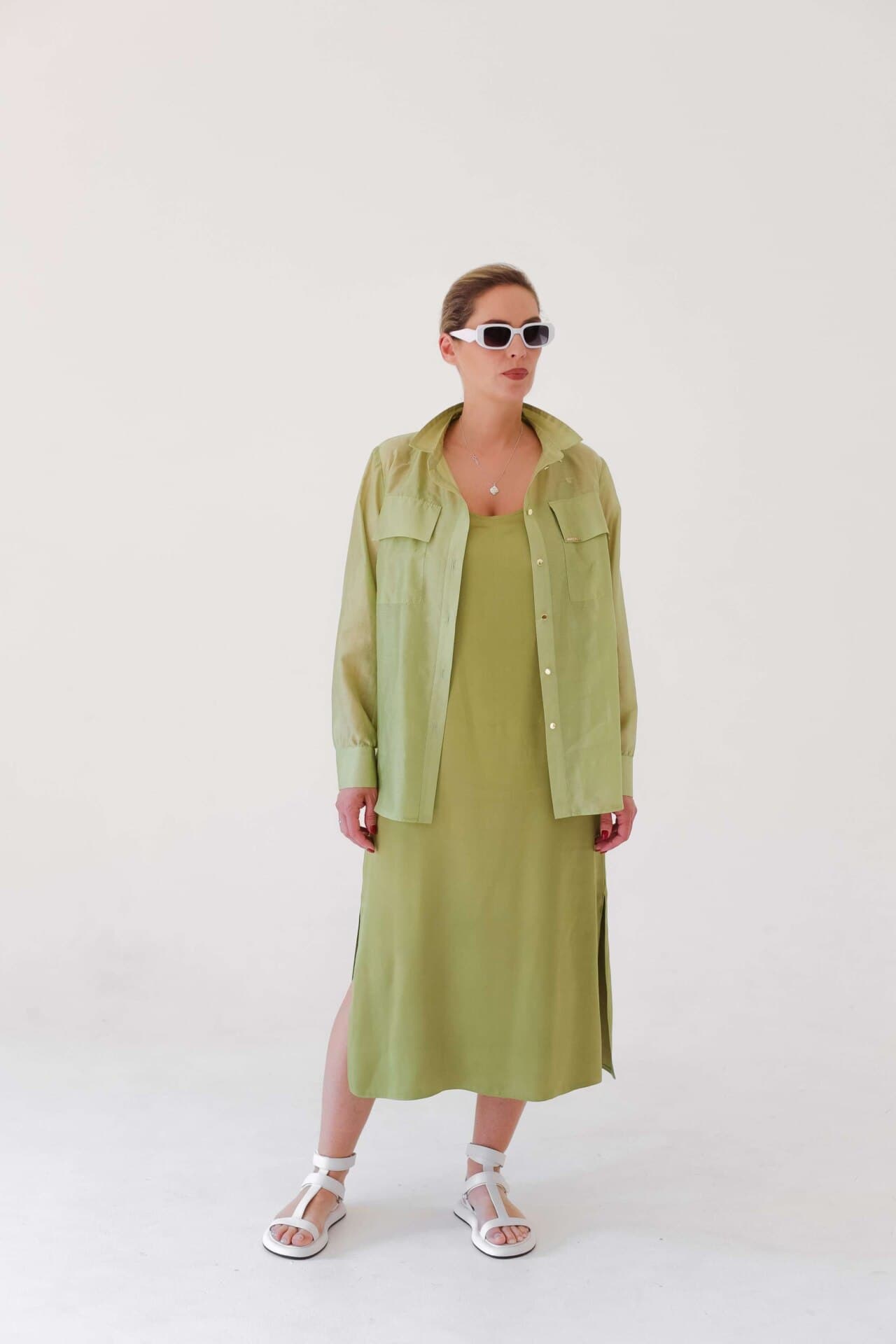 тонкая рубашка