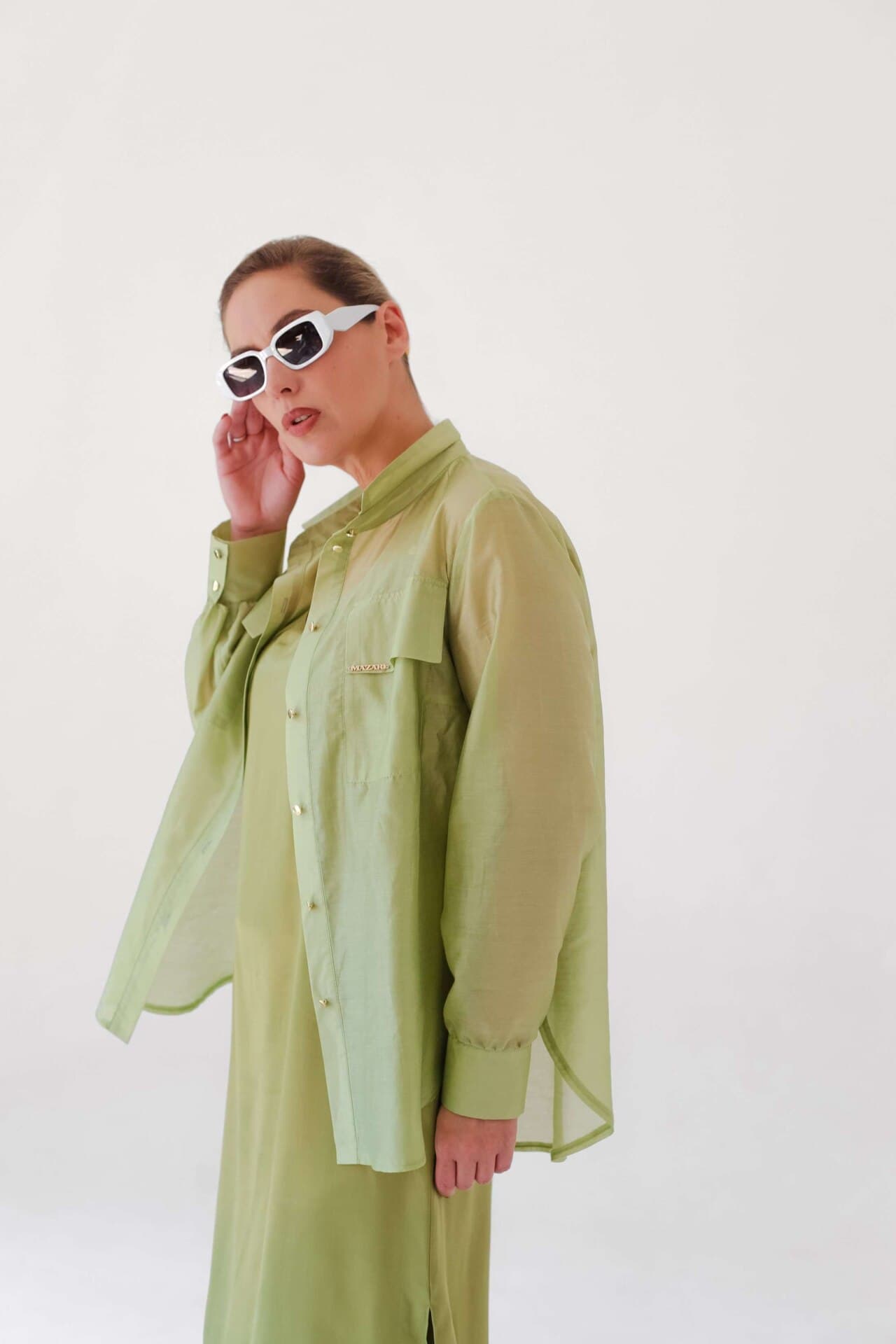 тонкая рубашка