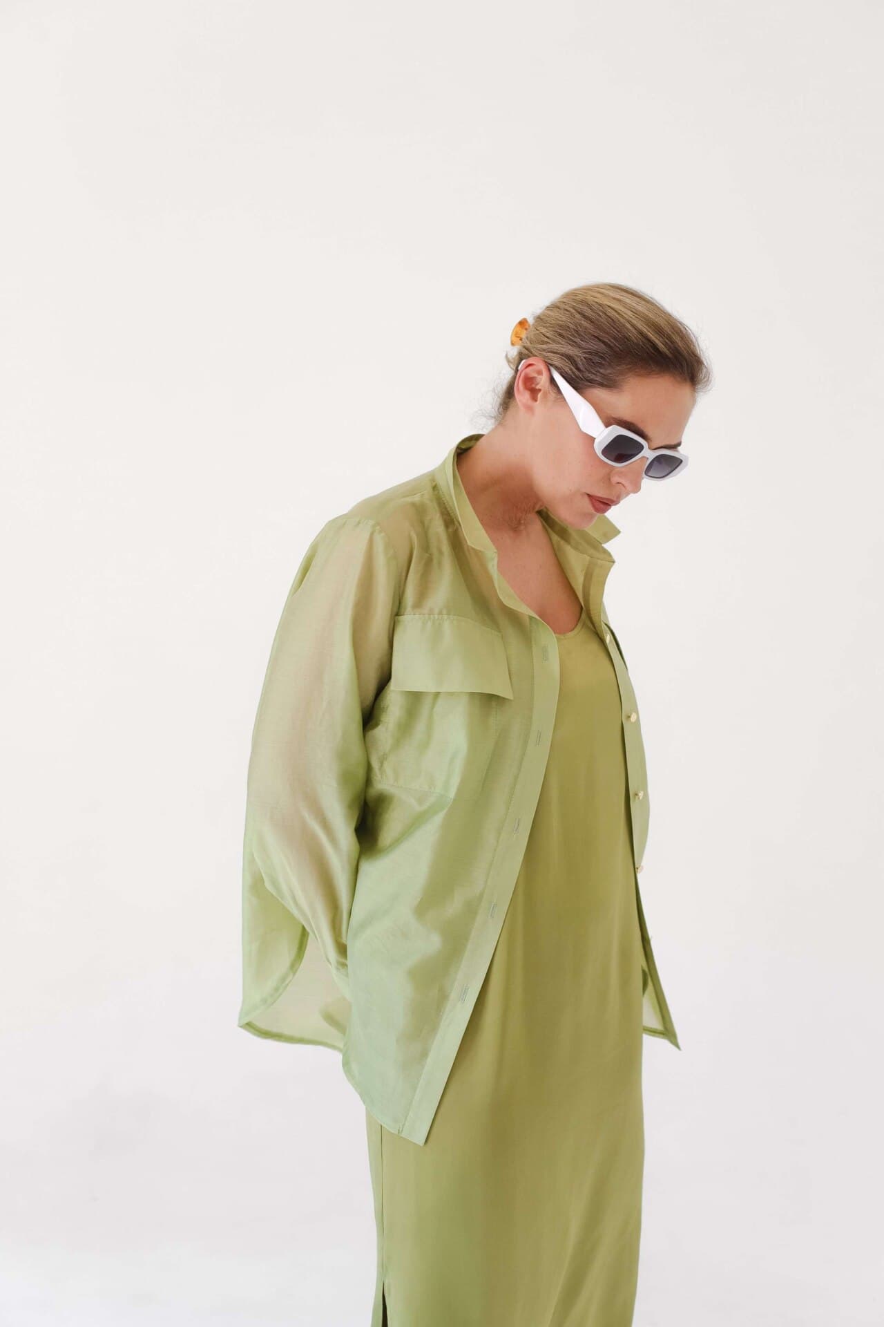 тонкая рубашка