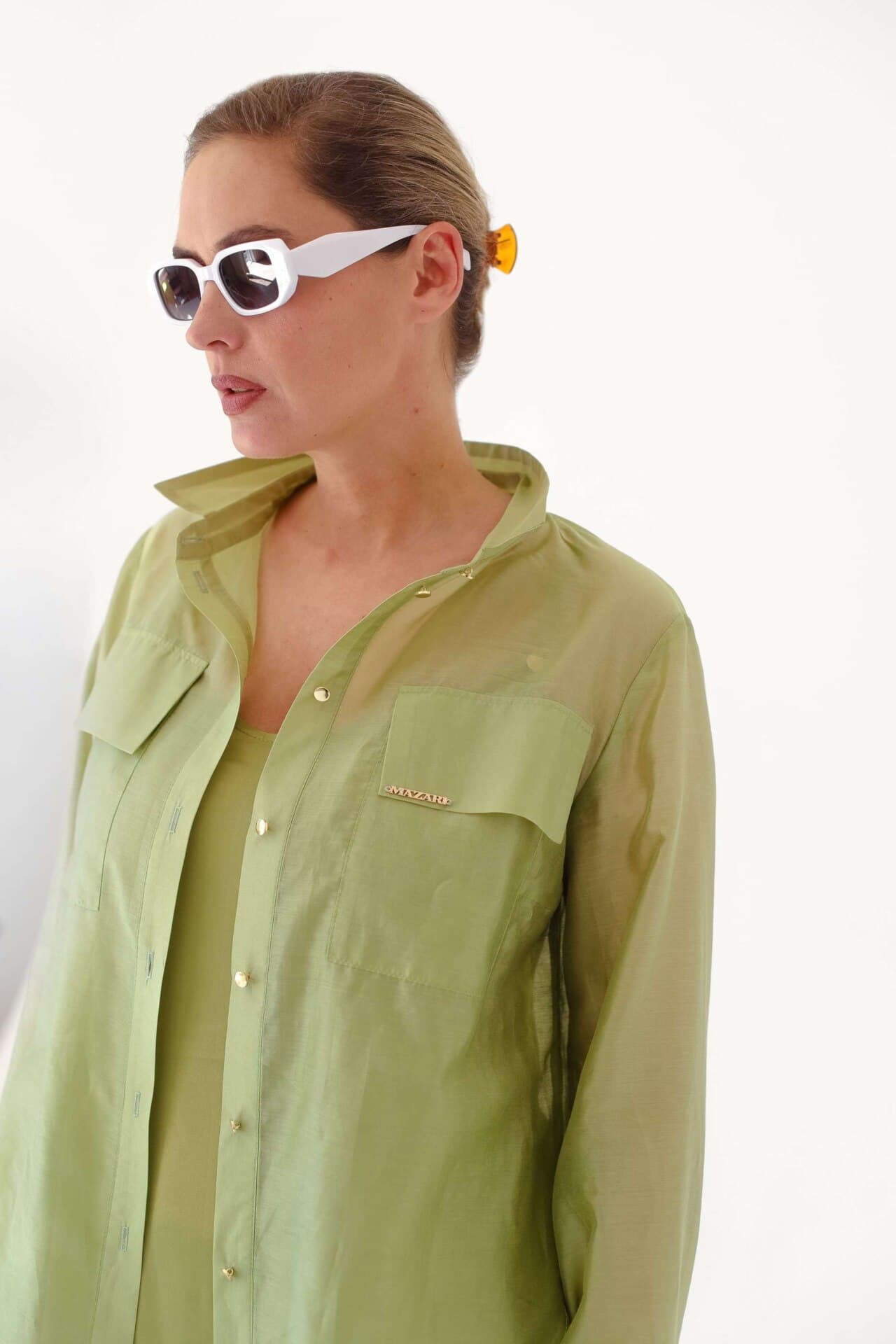 тонкая рубашка